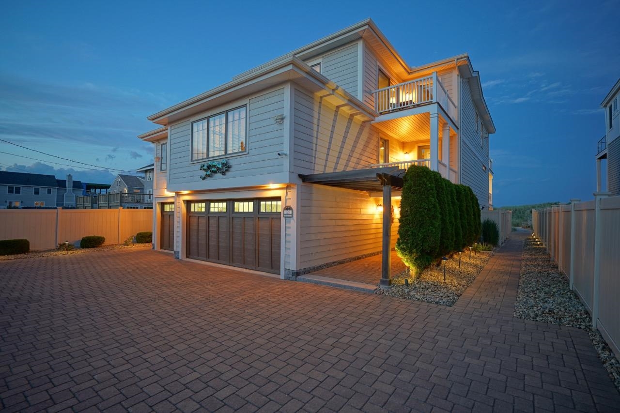 126 Ocean Blvd, Seabrook, NH 03874