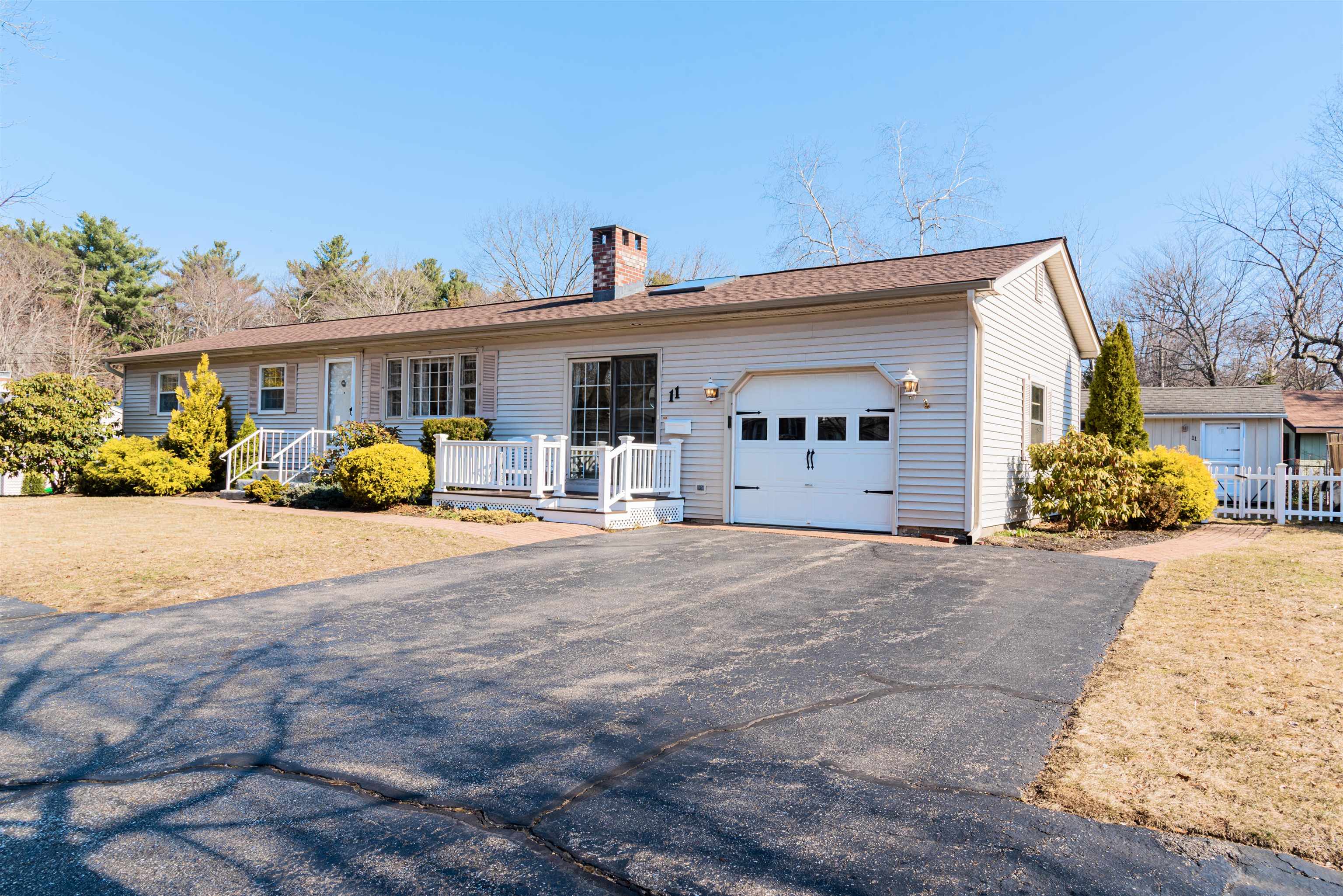 11 Suzanne Dr, Portsmouth, NH 03801