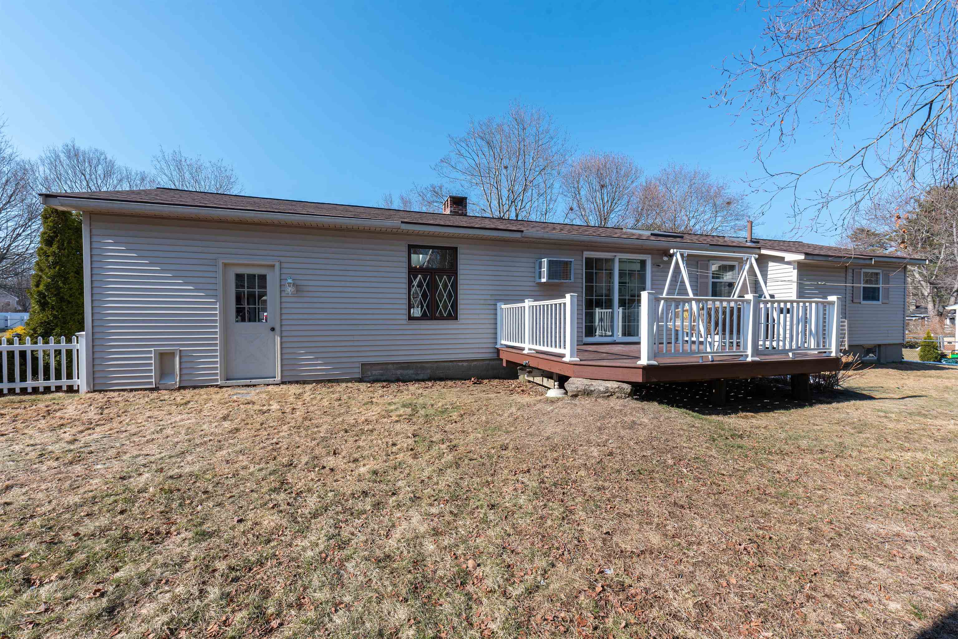 11 Suzanne Dr, Portsmouth, NH 03801