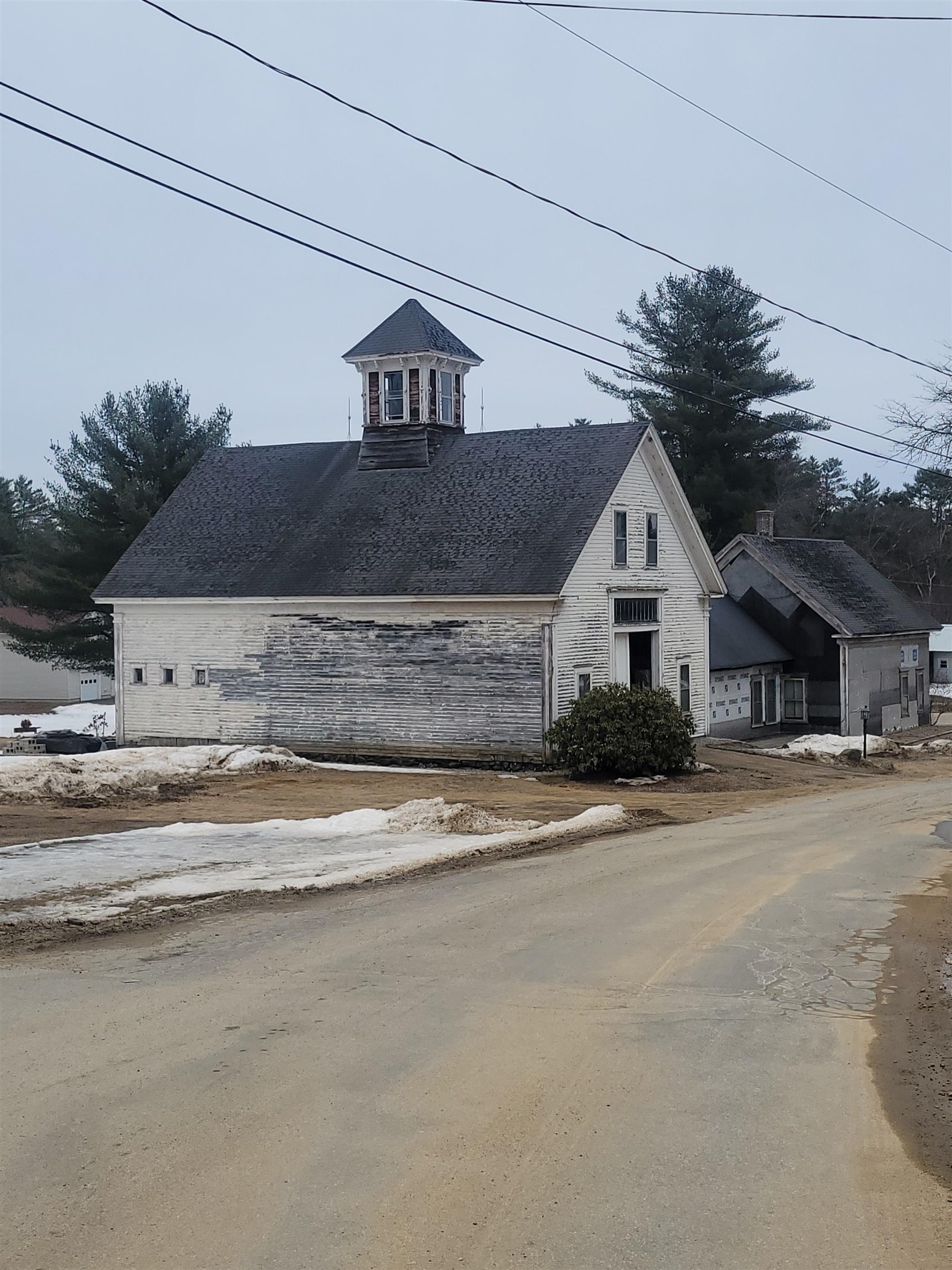 8 Lovejoy Rd, Loudon, NH 03307