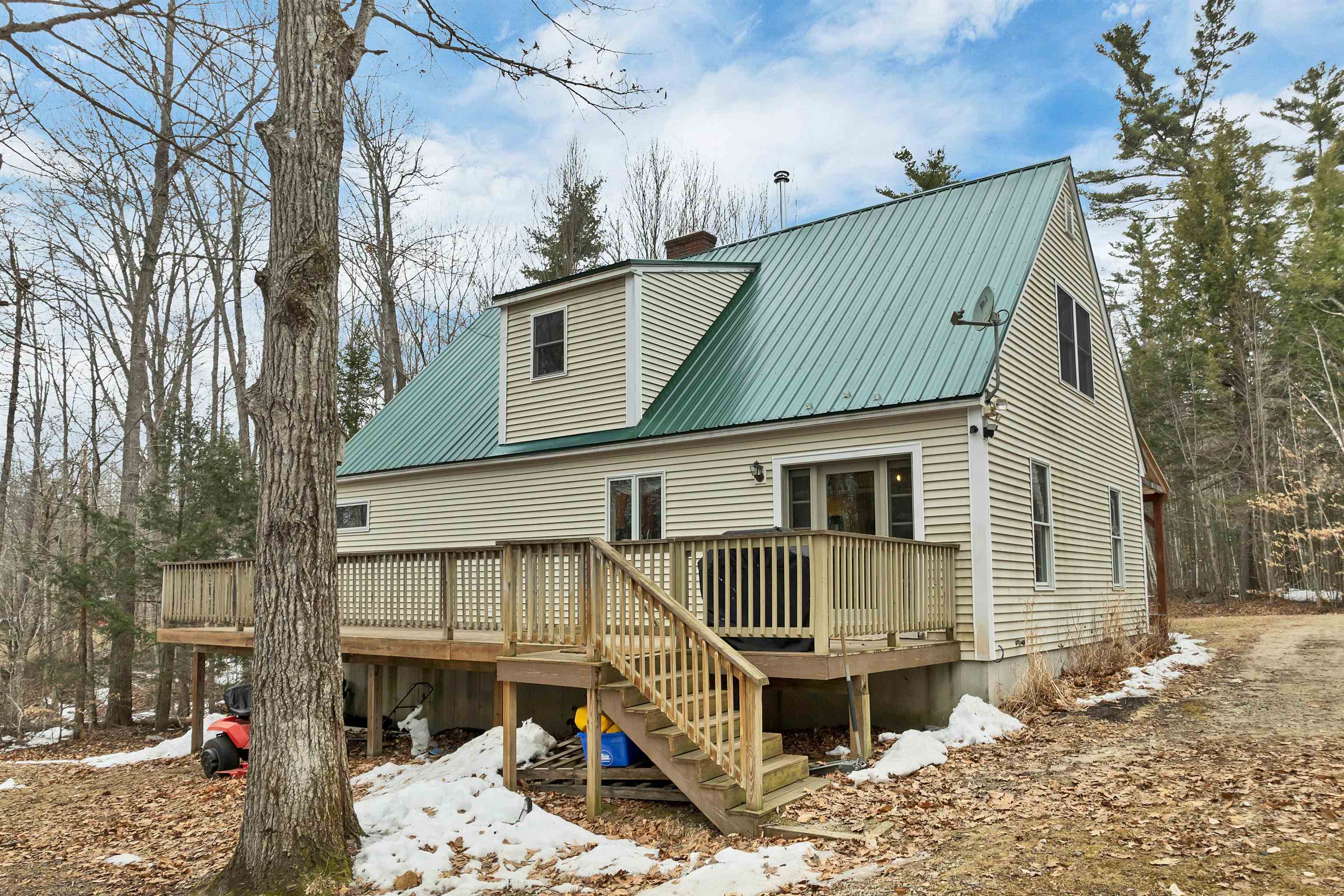 95 Turnpike Rd, Campton, NH 03223