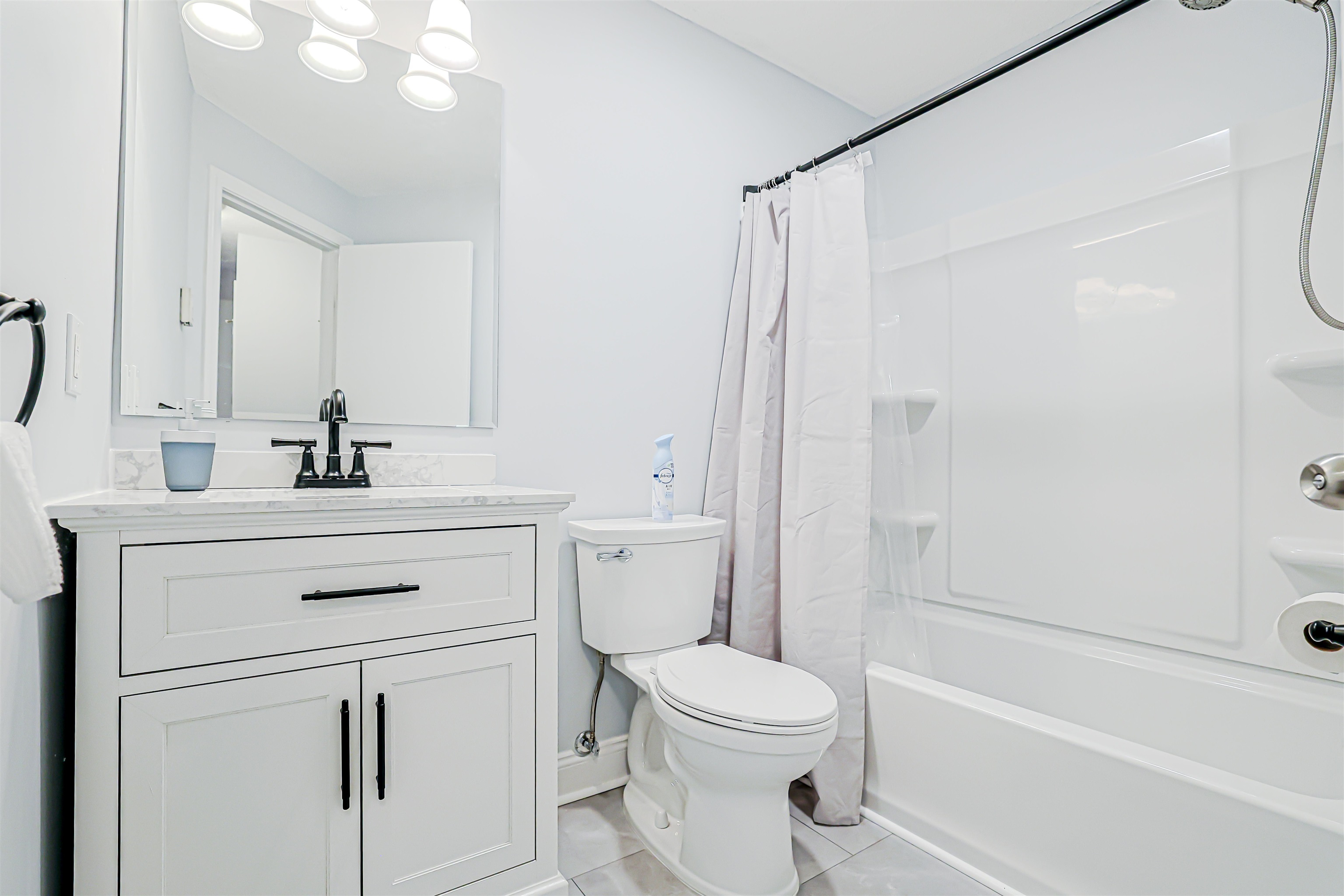 230 Eastern Ave, Manchester, NH 03104