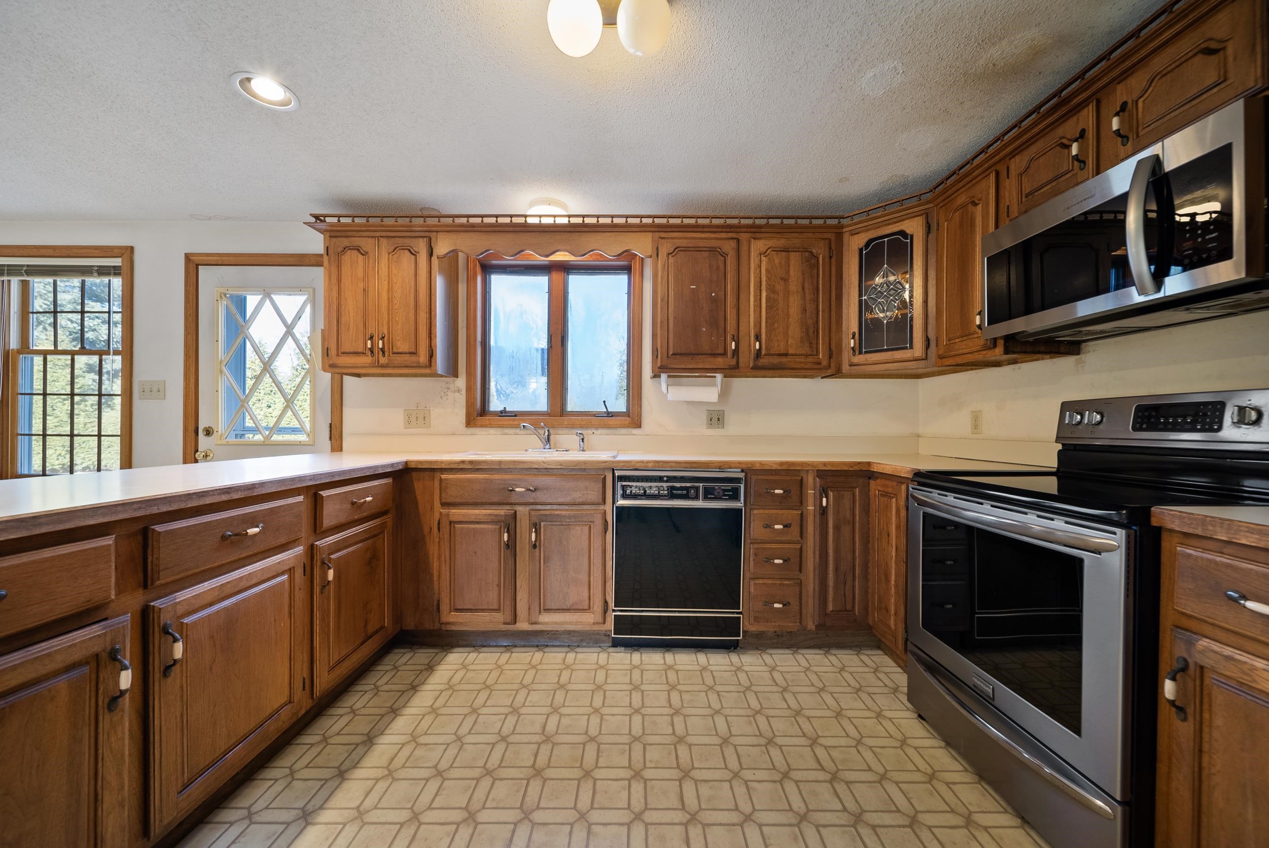 100 School St, Salem, NH 03079