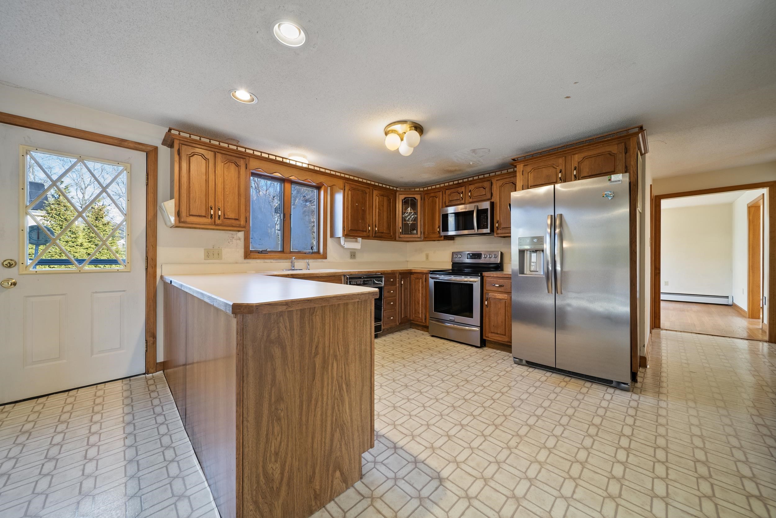 100 School St, Salem, NH 03079