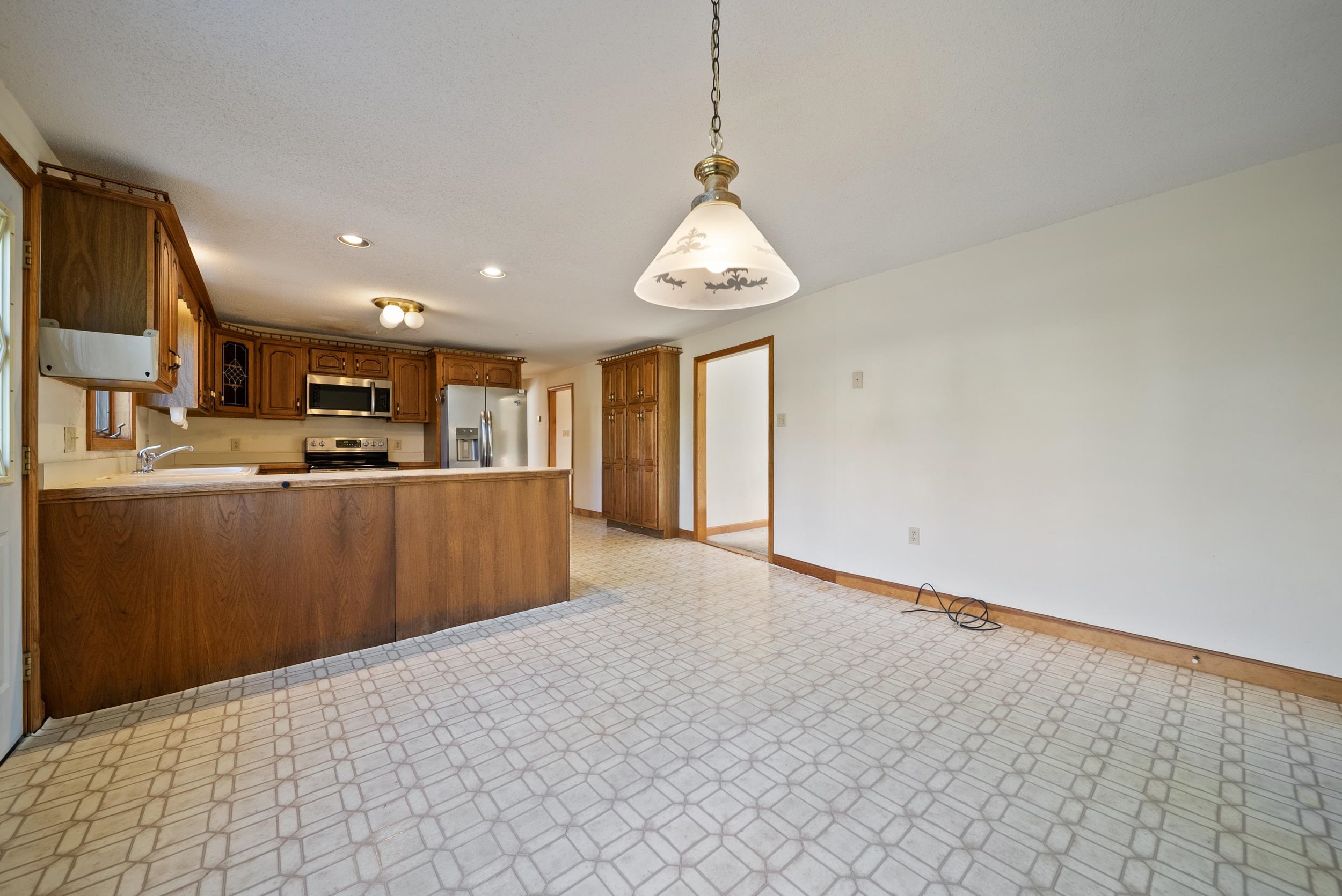 100 School St, Salem, NH 03079