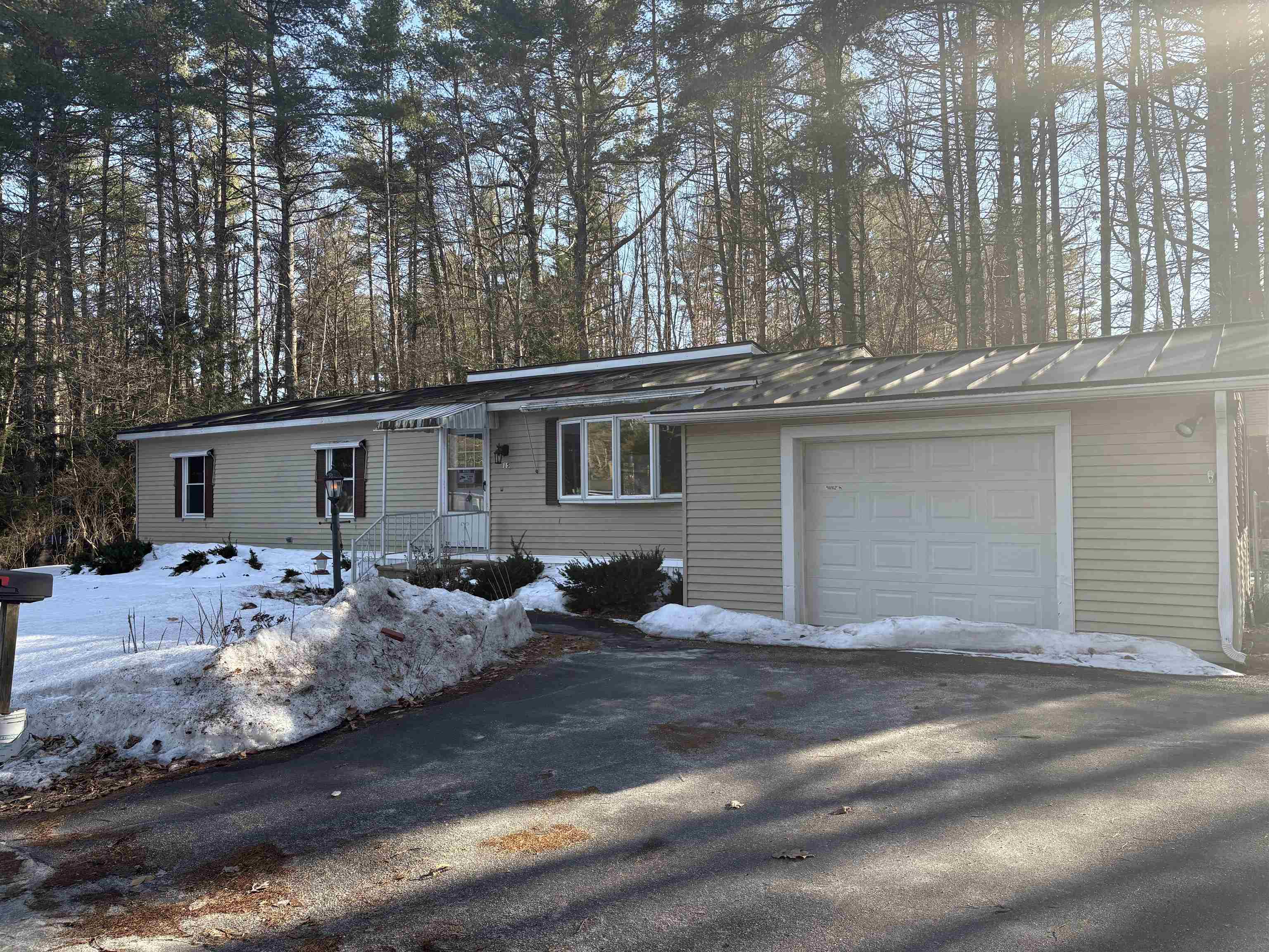 15 Edgewood Dr, Hopkinton, NH 03229