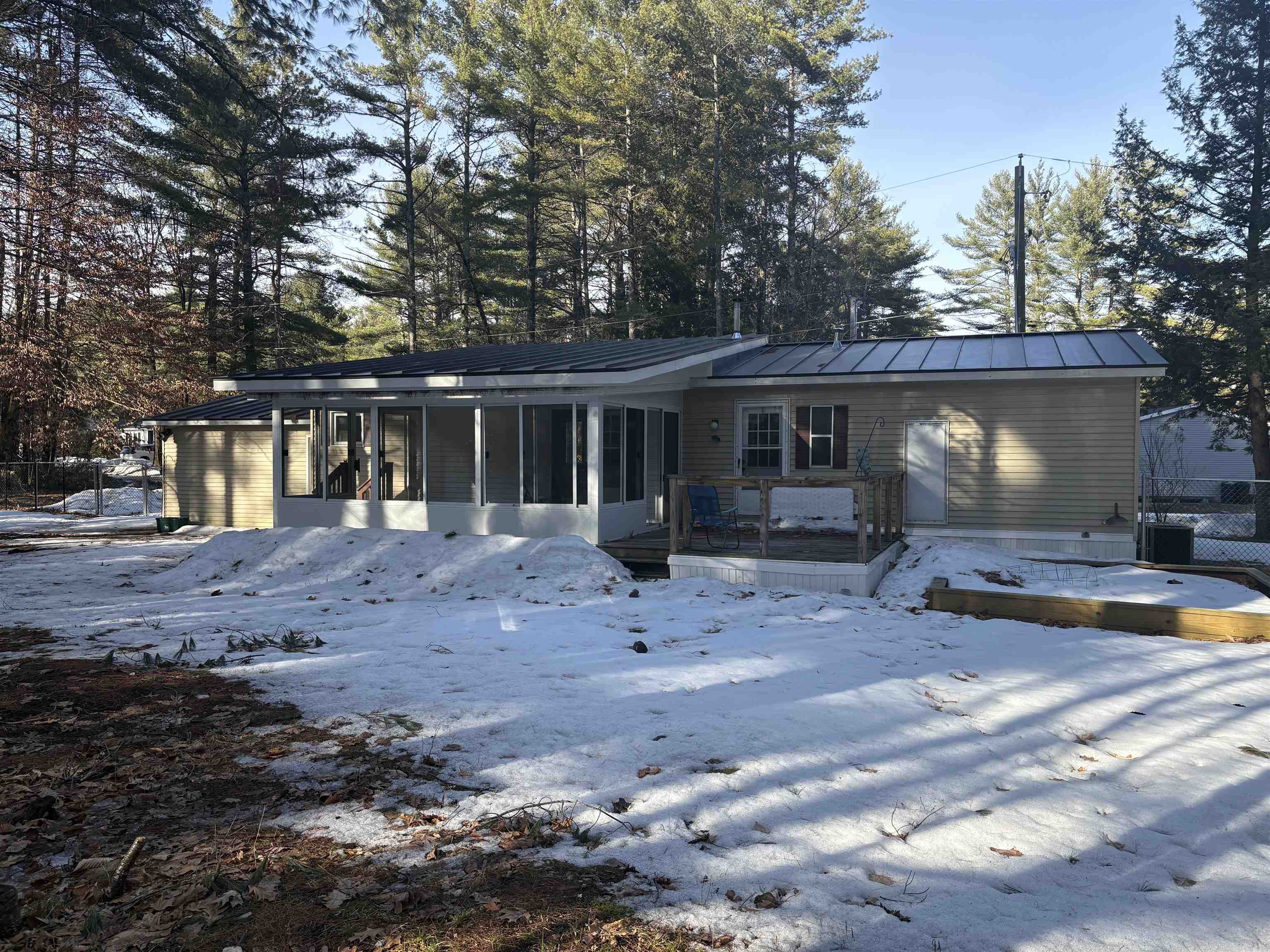 15 Edgewood Dr, Hopkinton, NH 03229