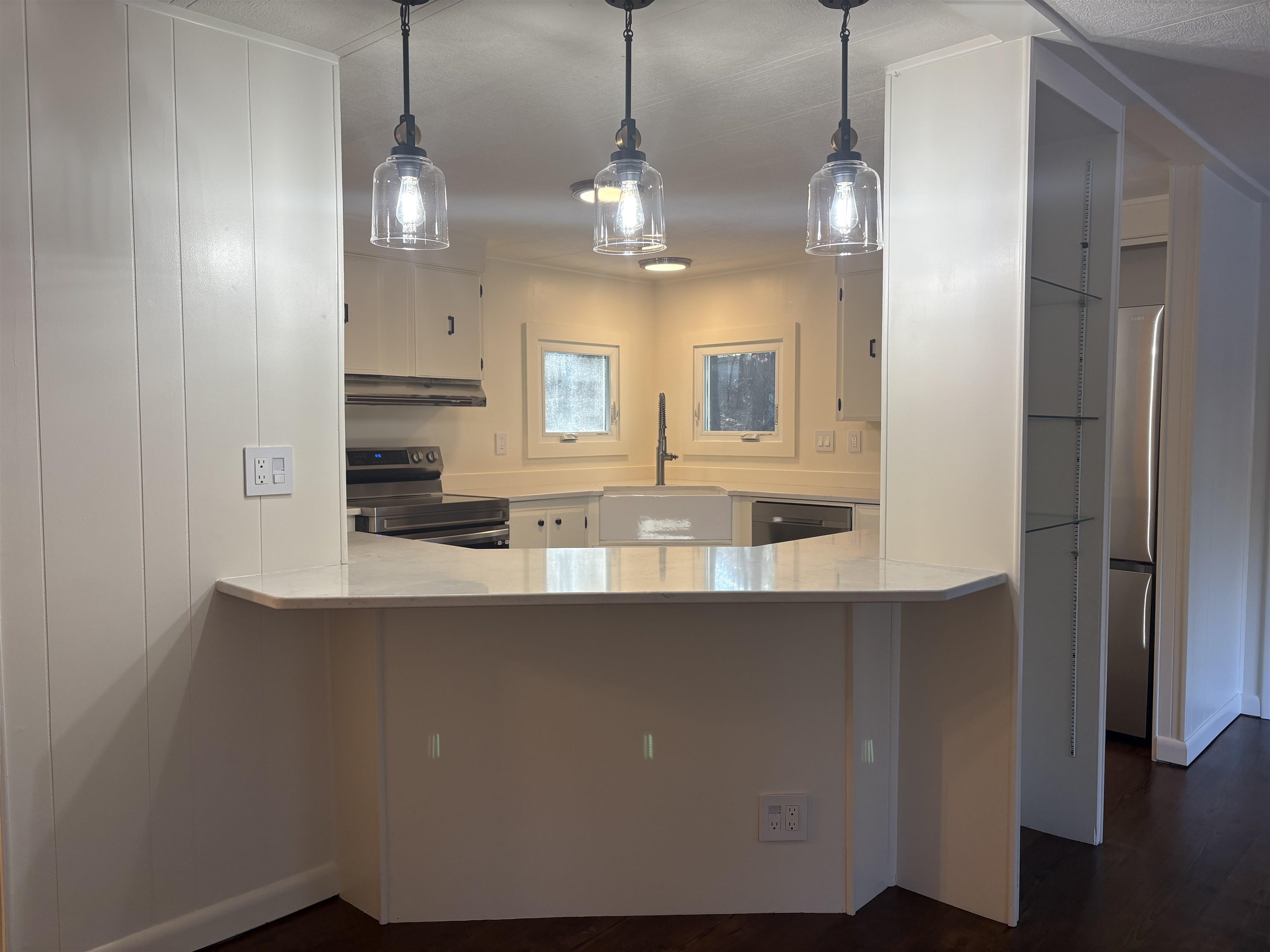 15 Edgewood Dr, Hopkinton, NH 03229