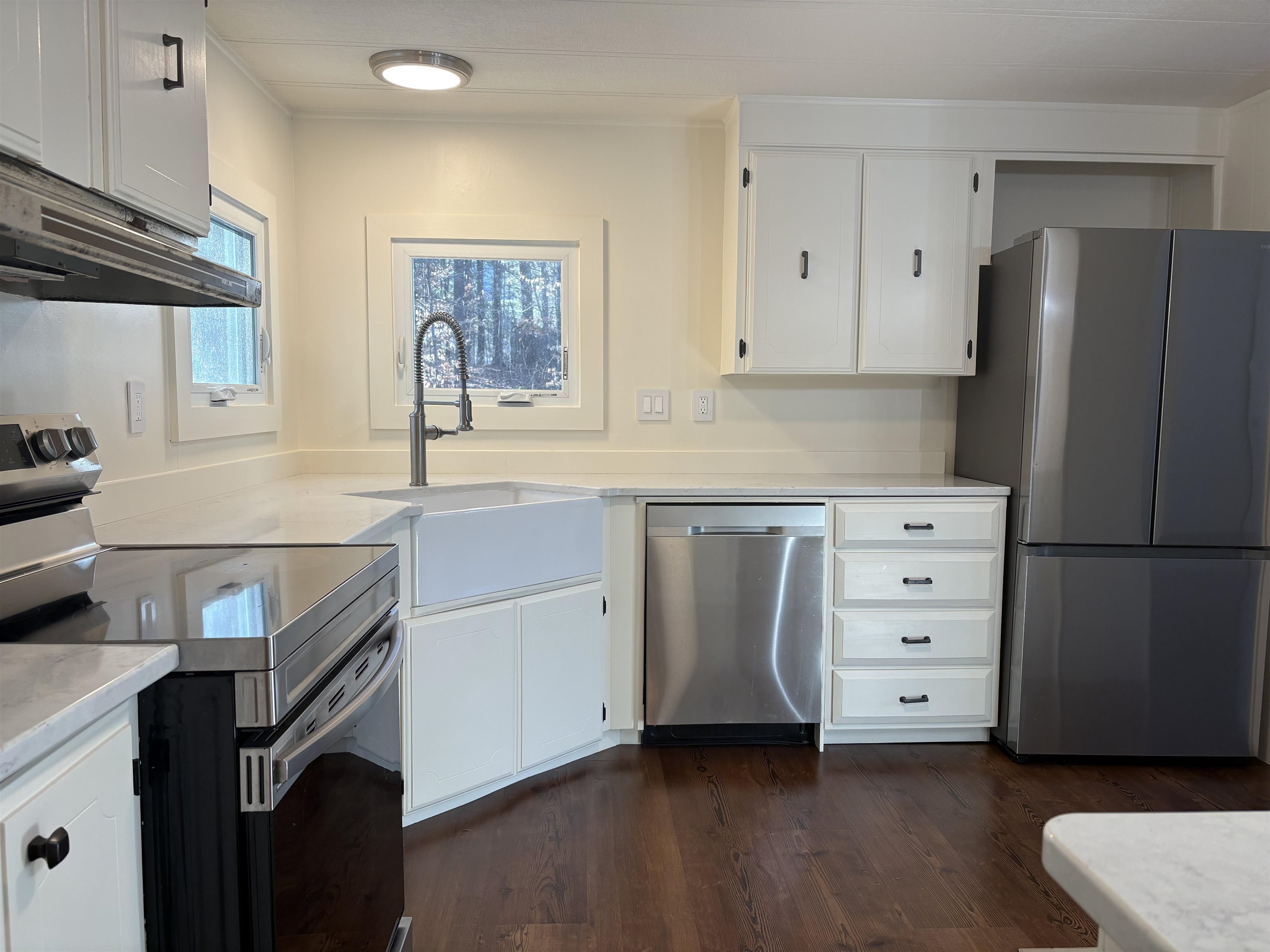 15 Edgewood Dr, Hopkinton, NH 03229