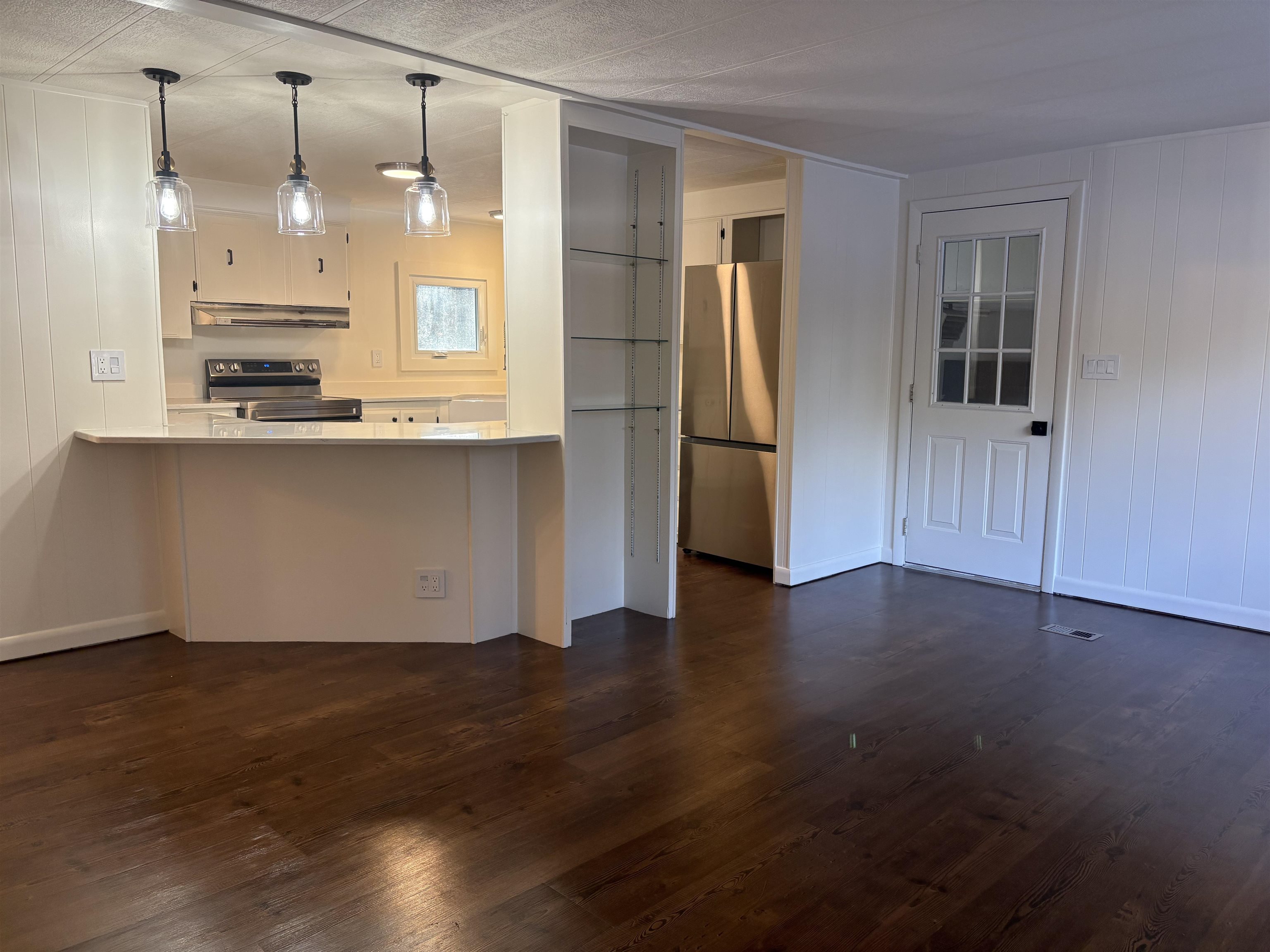 15 Edgewood Dr, Hopkinton, NH 03229