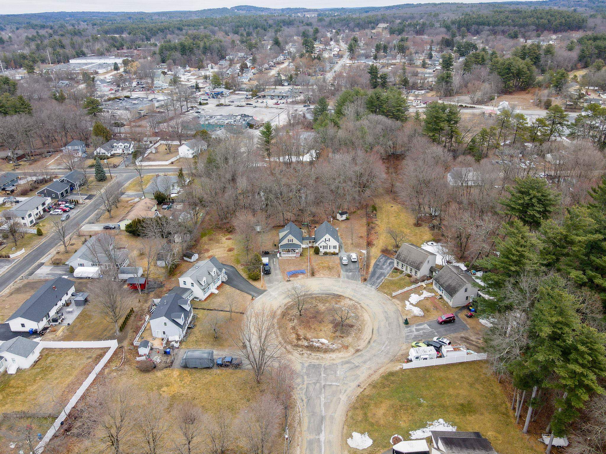 11 Linden St, Hudson, NH 03051