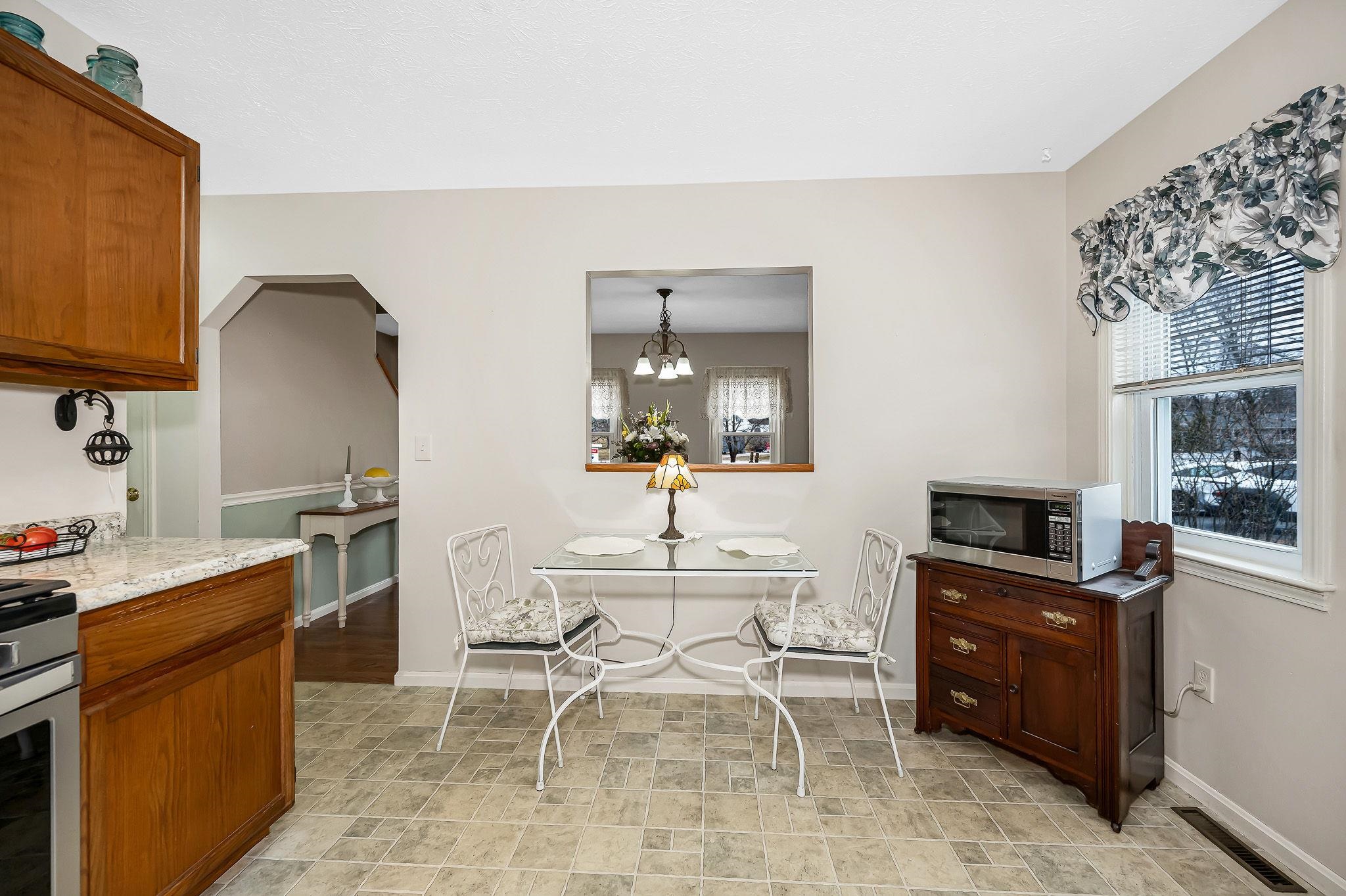 11 Linden St, Hudson, NH 03051