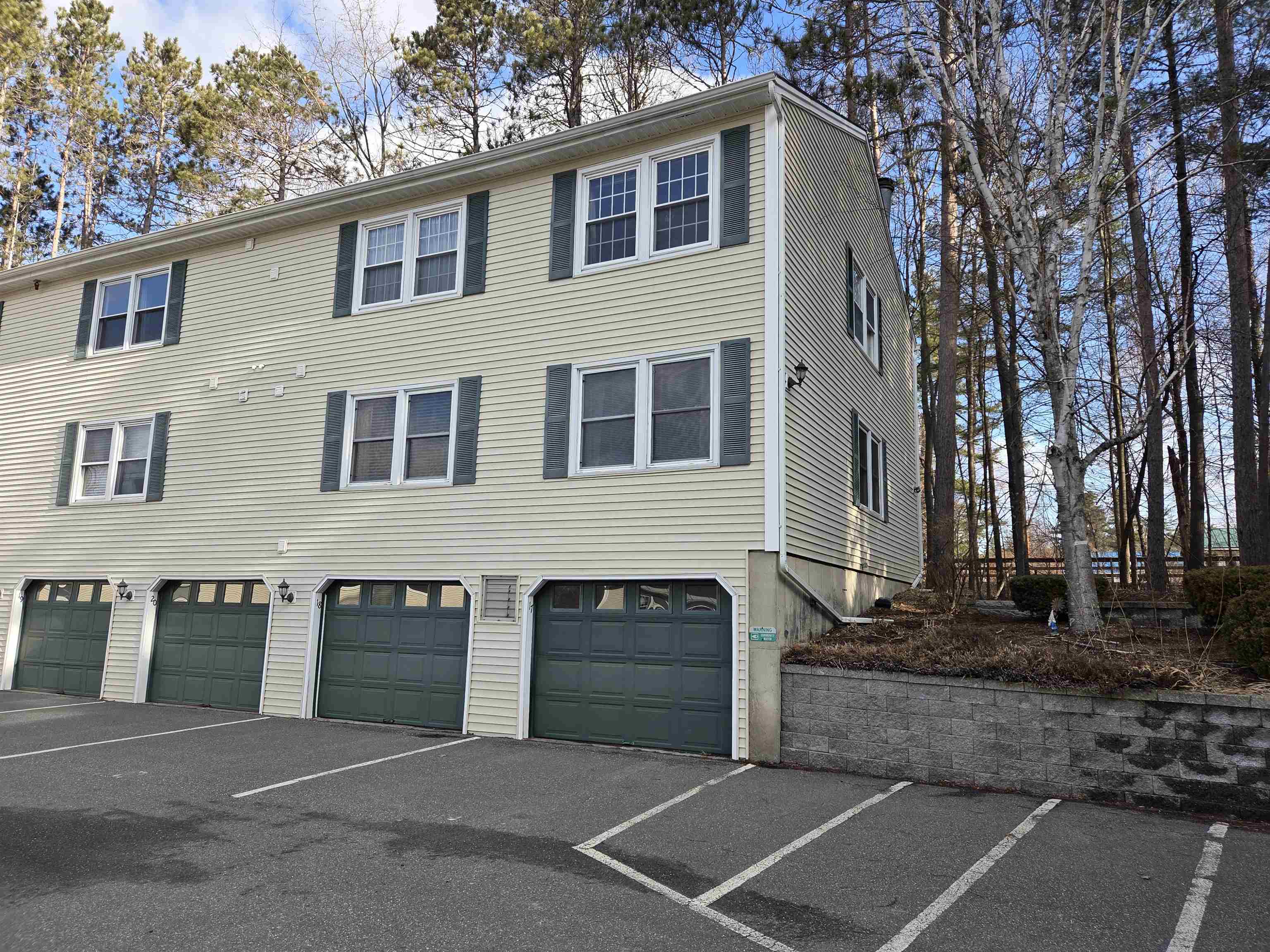 LEBANON NH&nbsp;Condo for sale $$289,900 | $350 per sq.ft.