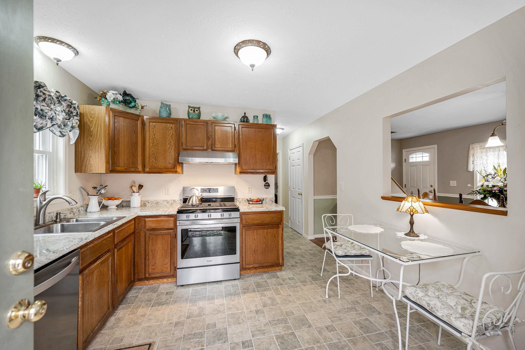 11 Linden St, Hudson, NH 03051