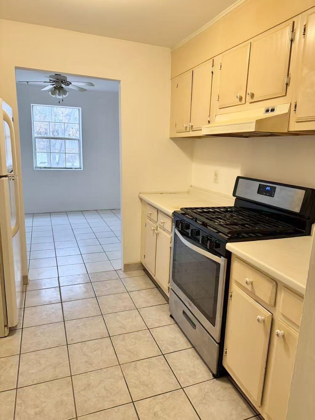 5 Louisburg Sq, Nashua, NH 03060