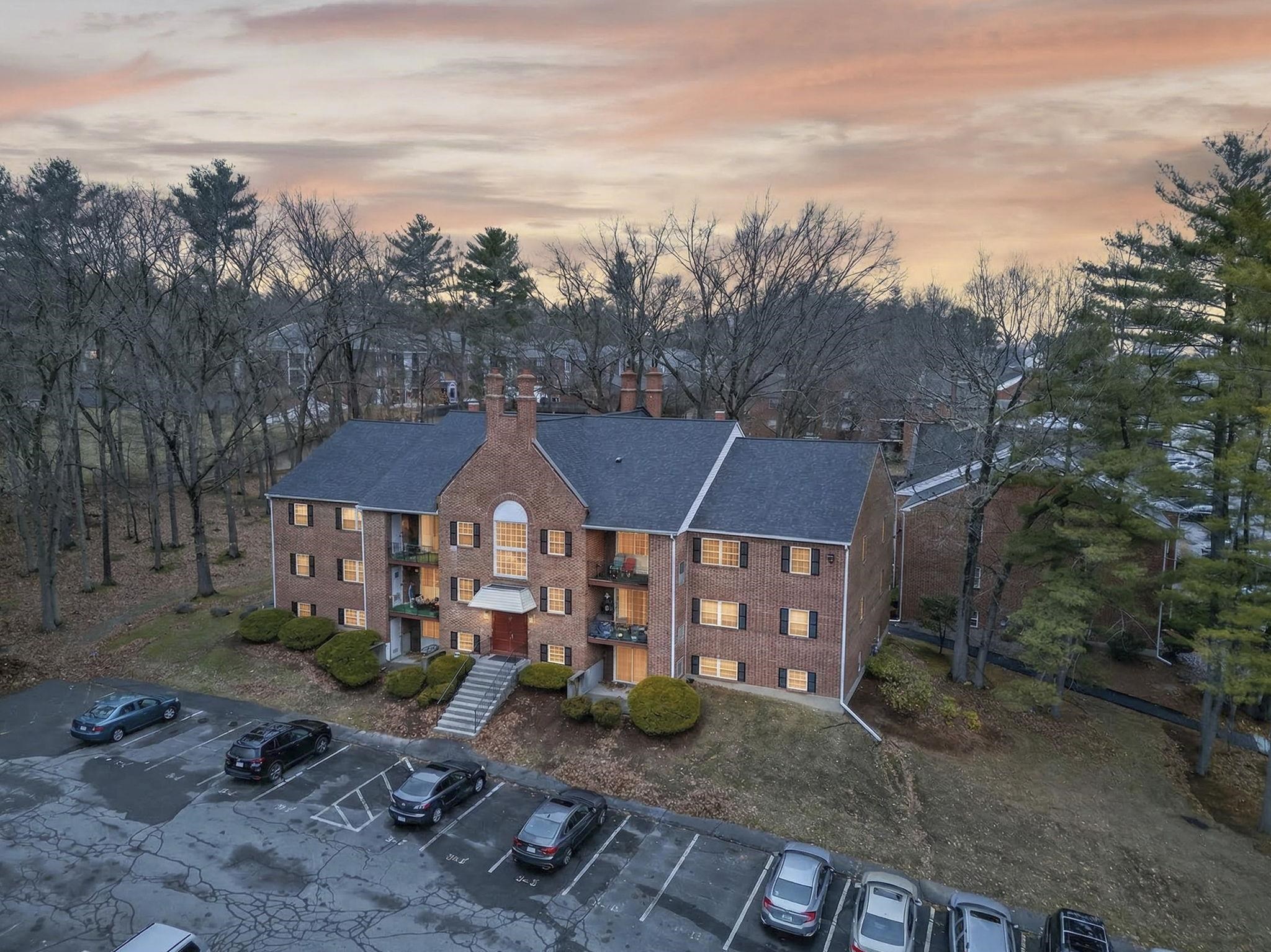 MLS 5080701: 3 Louisburg Square-Unit 1, Nashua NH