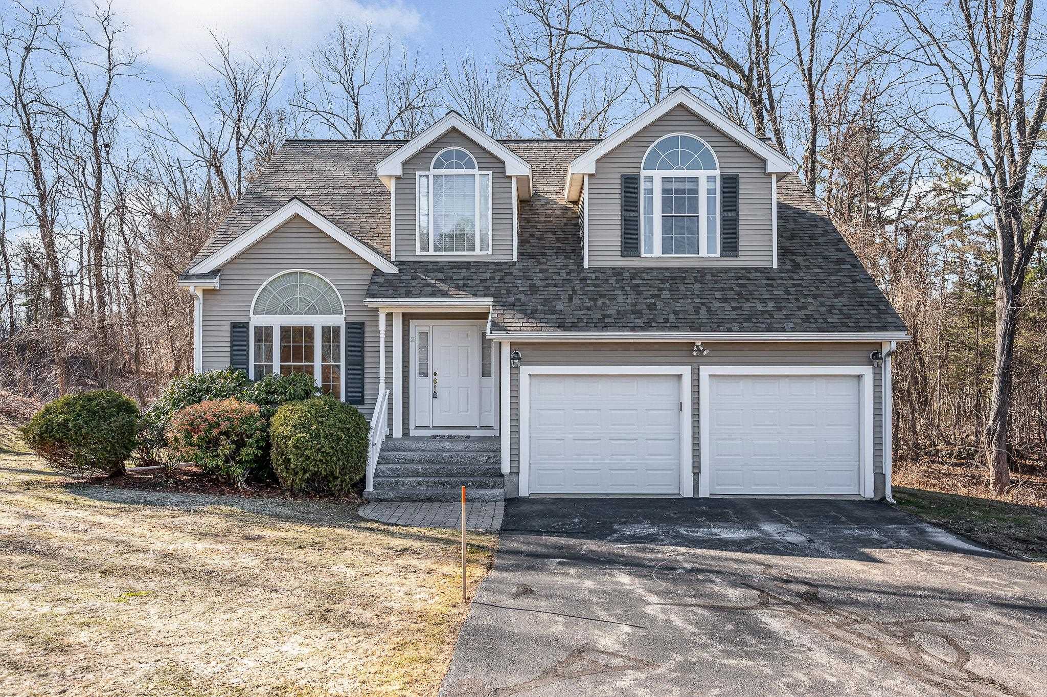 2 Prestwick Trl, Nashua, NH 03062