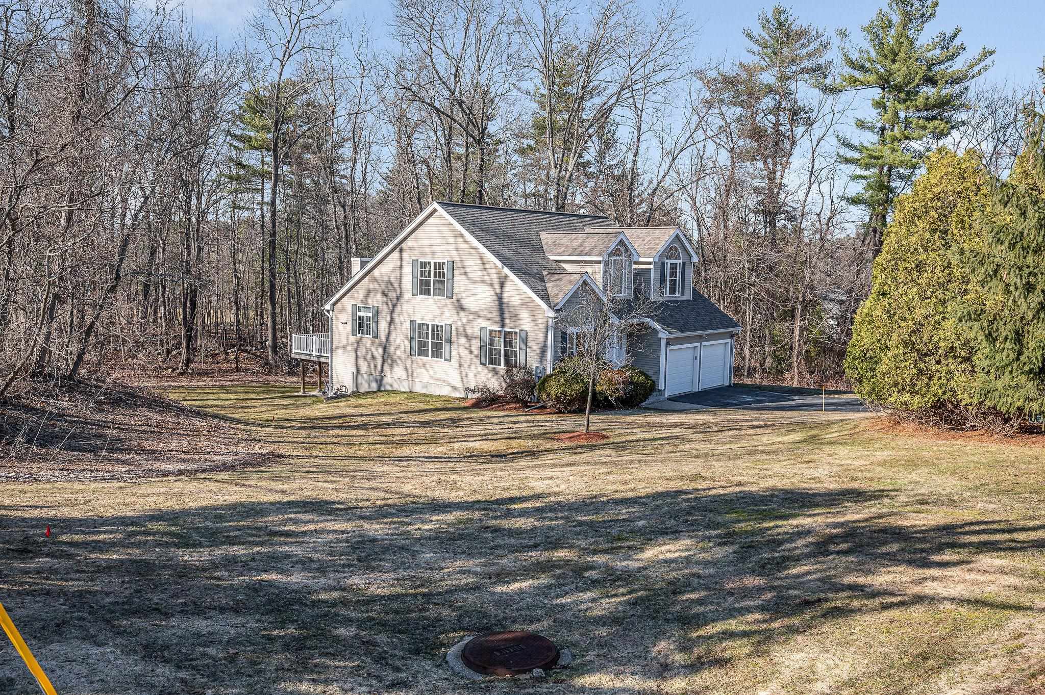 2 Prestwick Trl, Nashua, NH 03062