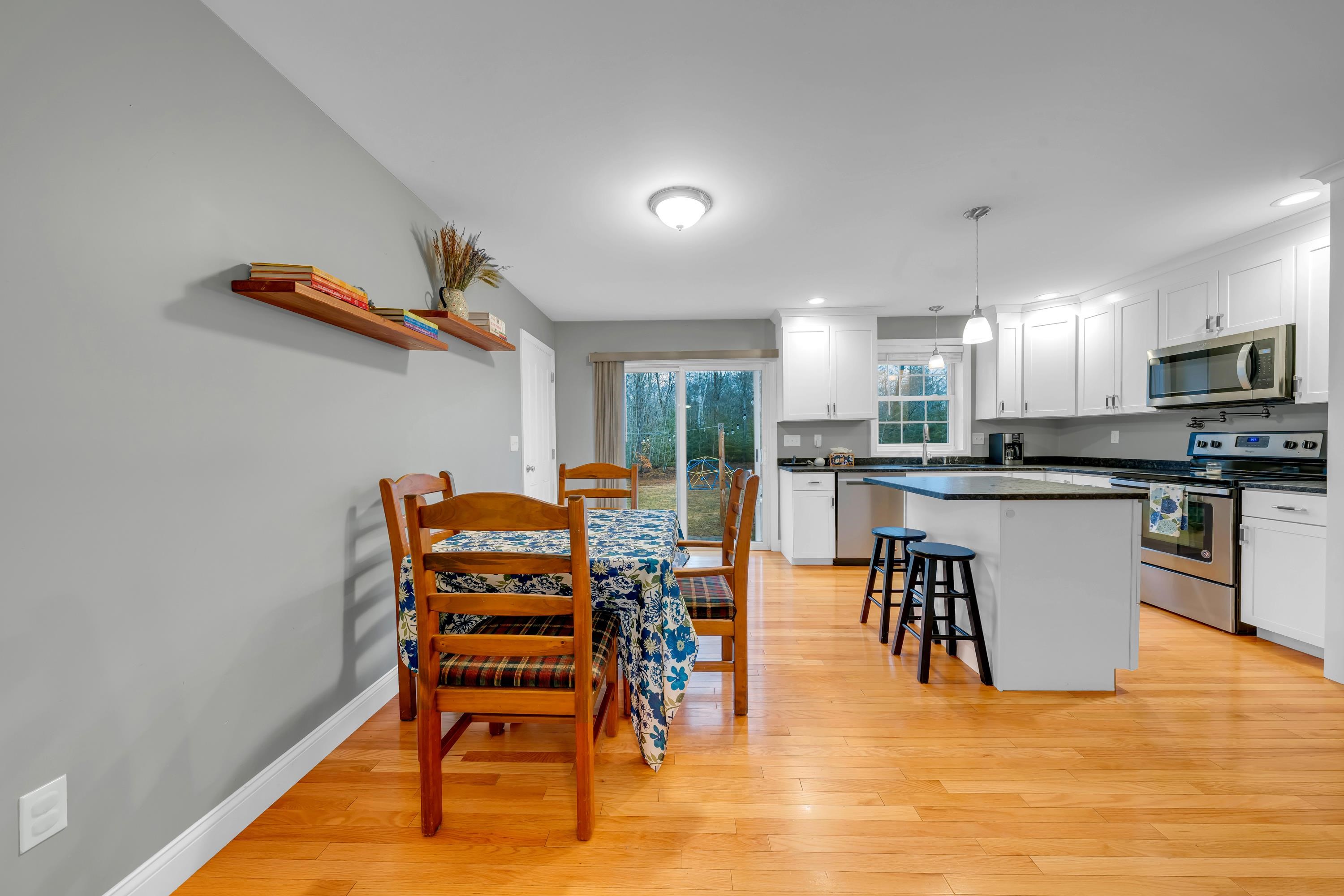 6 Kinsley Dr, Newton, NH 03858