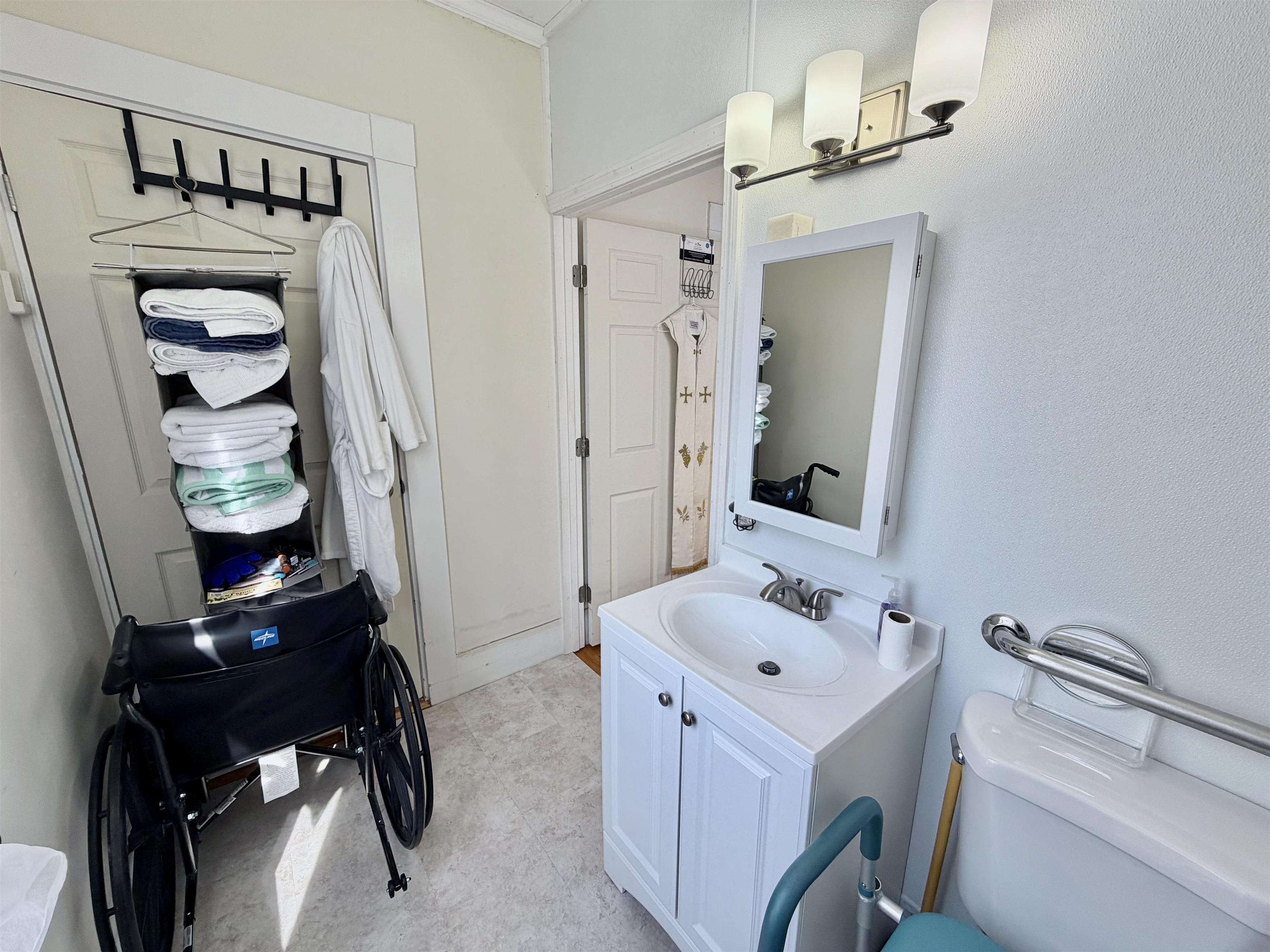 46 Hough St, Dover, NH 03820