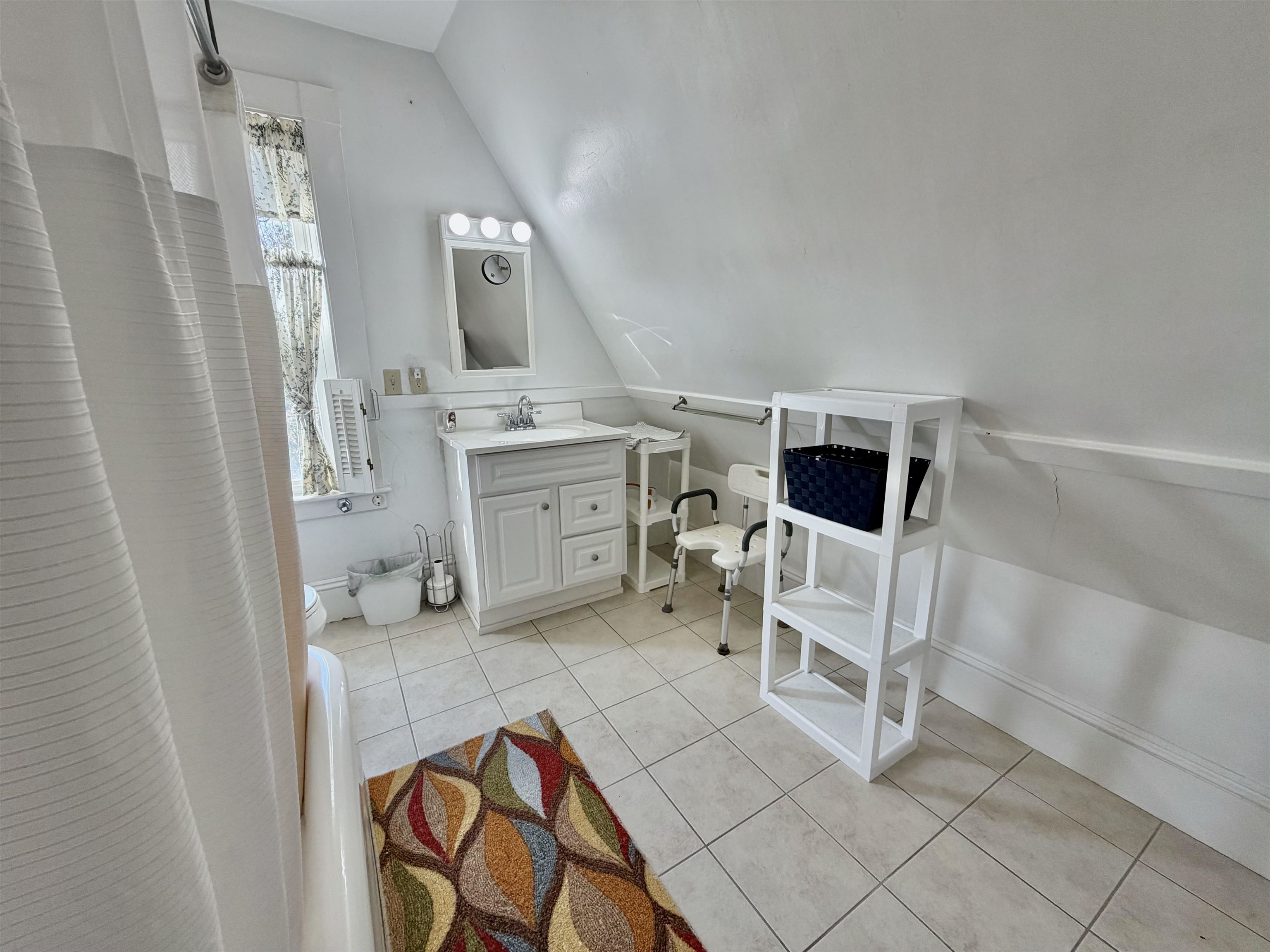 46 Hough St, Dover, NH 03820