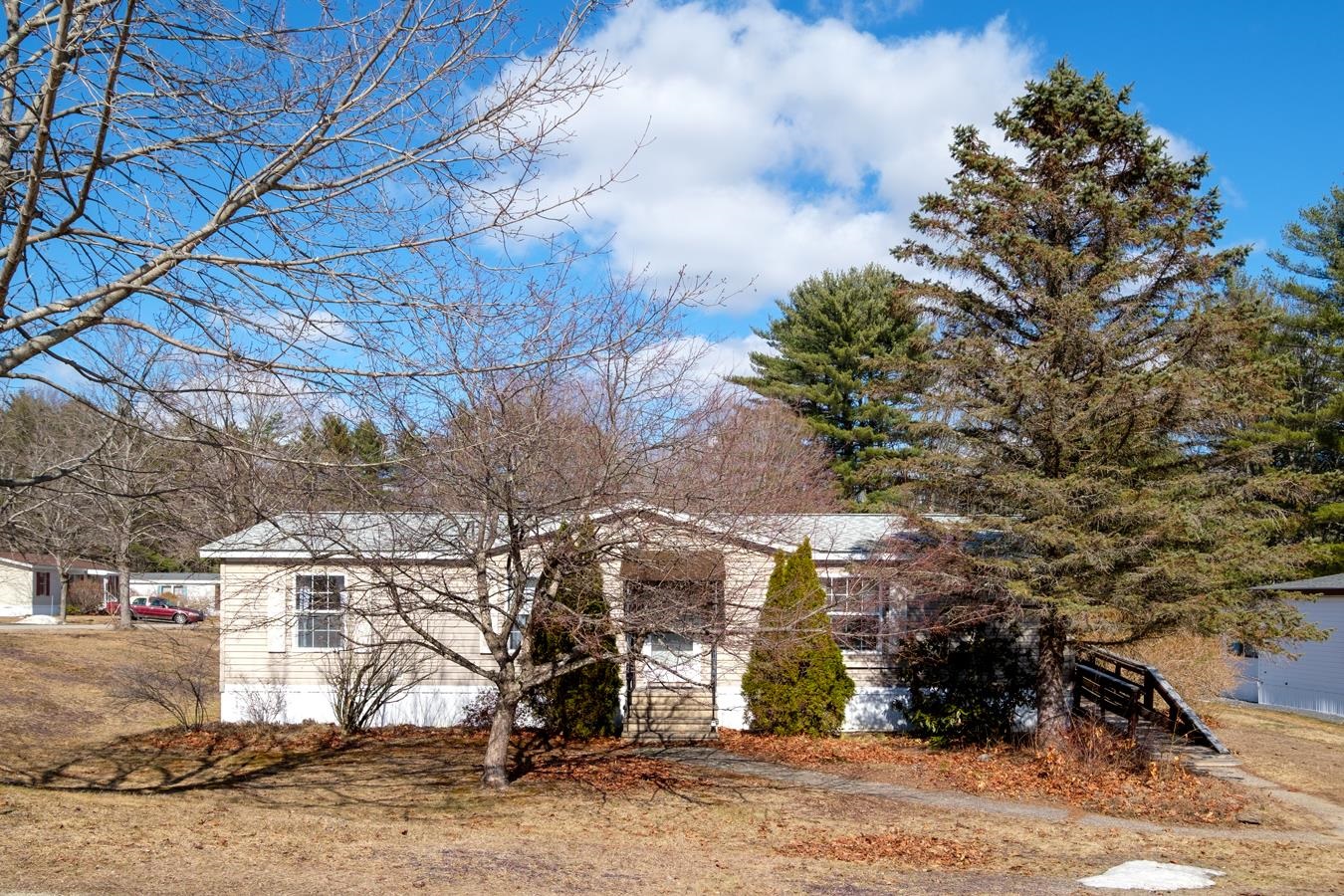 2 Sagamore Ln, Rochester, NH 03867
