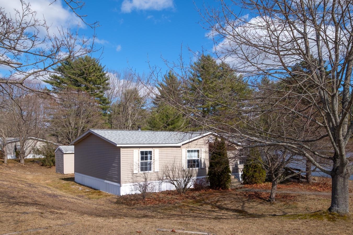 2 Sagamore Ln, Rochester, NH 03867