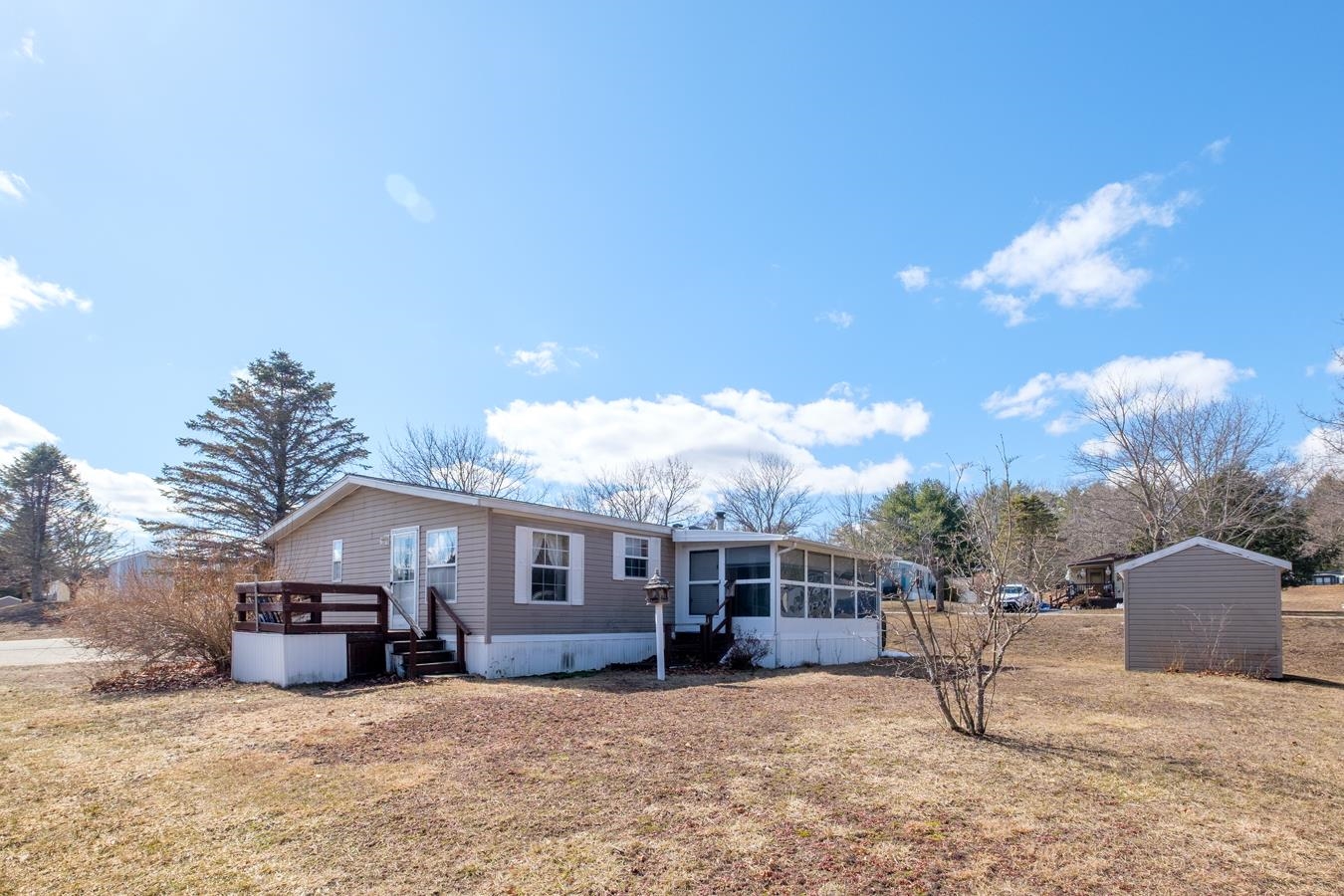 2 Sagamore Ln, Rochester, NH 03867