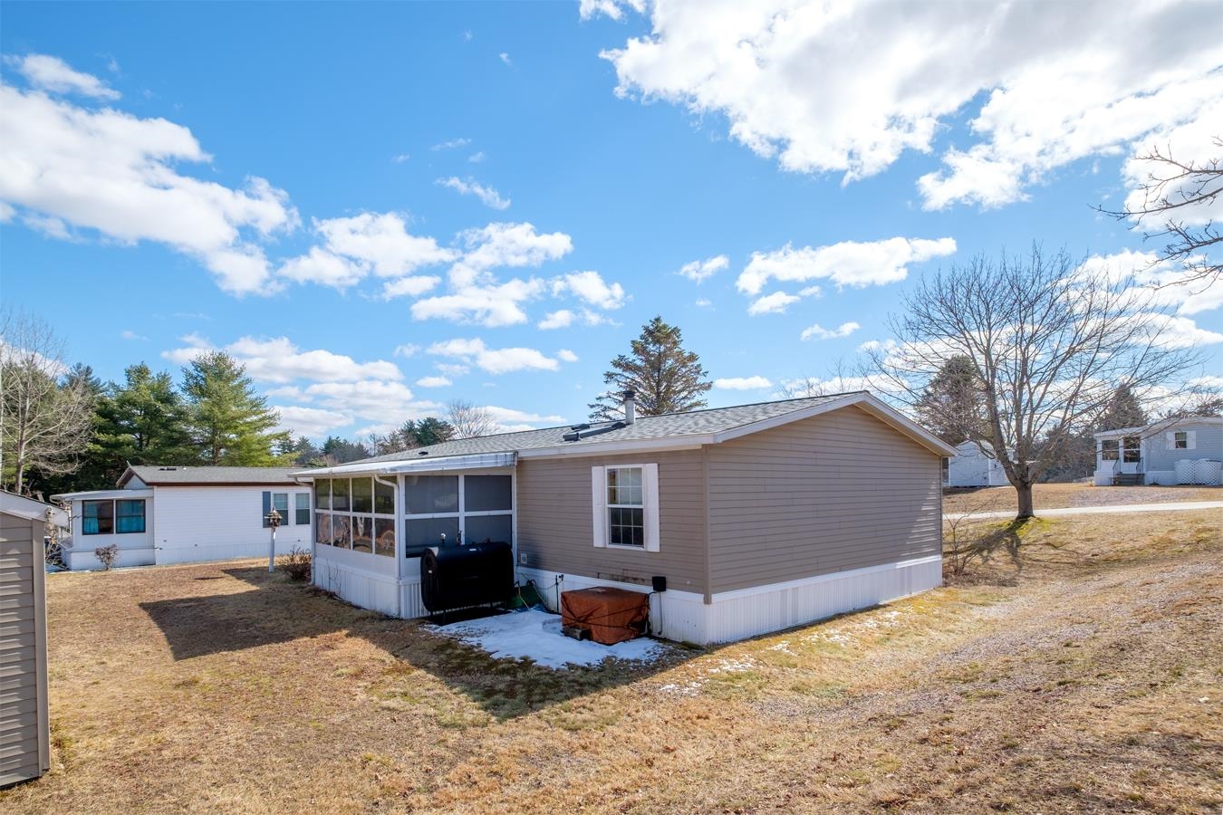 2 Sagamore Ln, Rochester, NH 03867