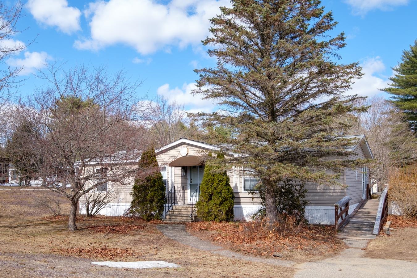 2 Sagamore Ln, Rochester, NH 03867