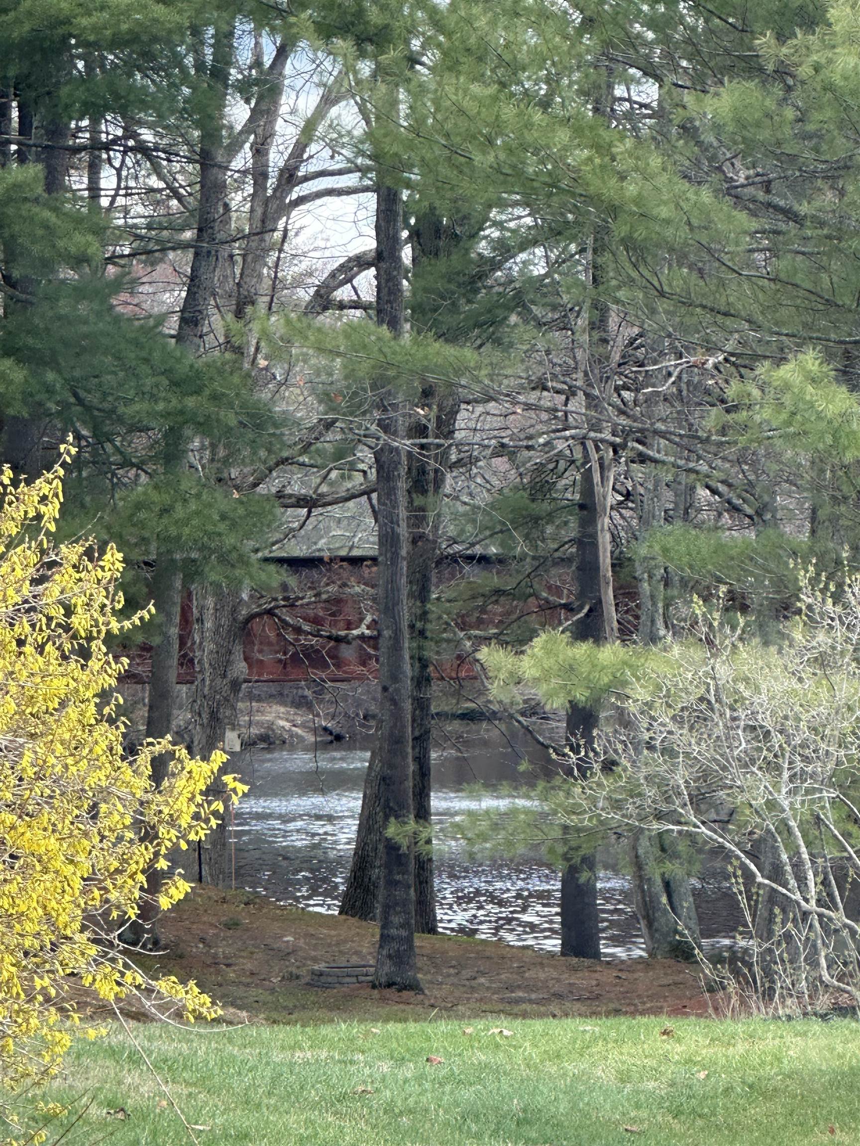 2 Sagamore Ln, Rochester, NH 03867