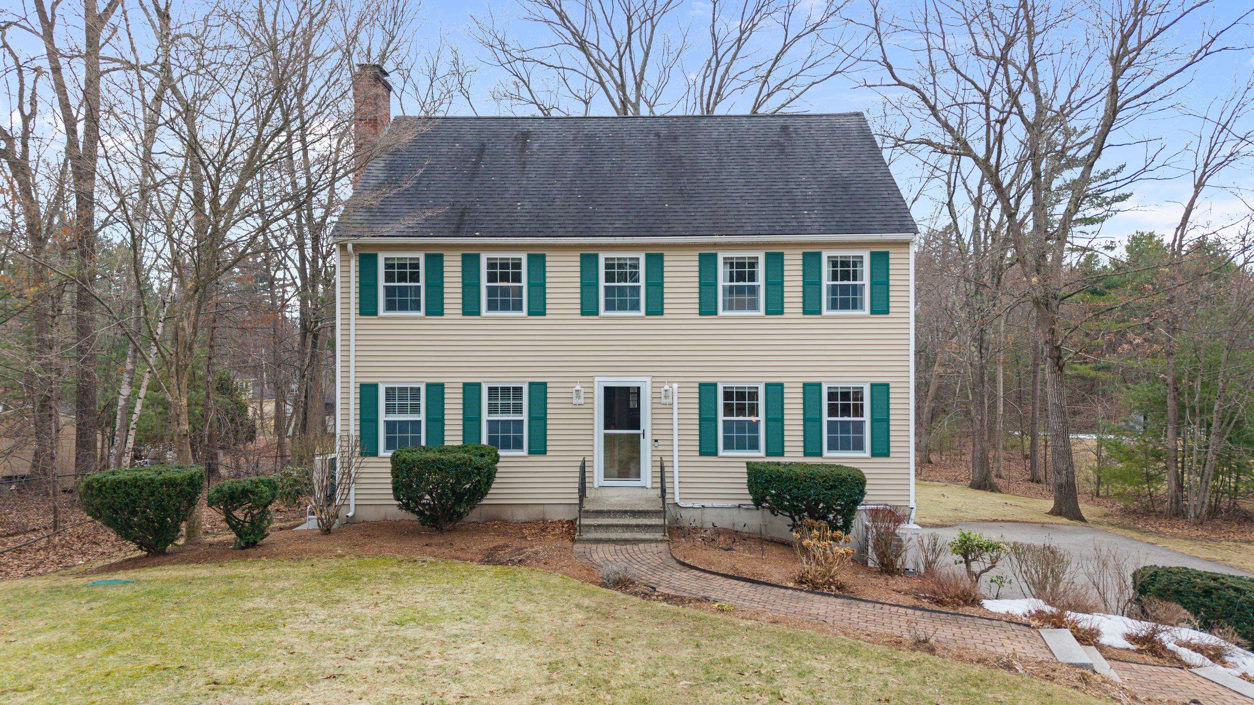 4 Donmac Dr, Derry, NH 03038