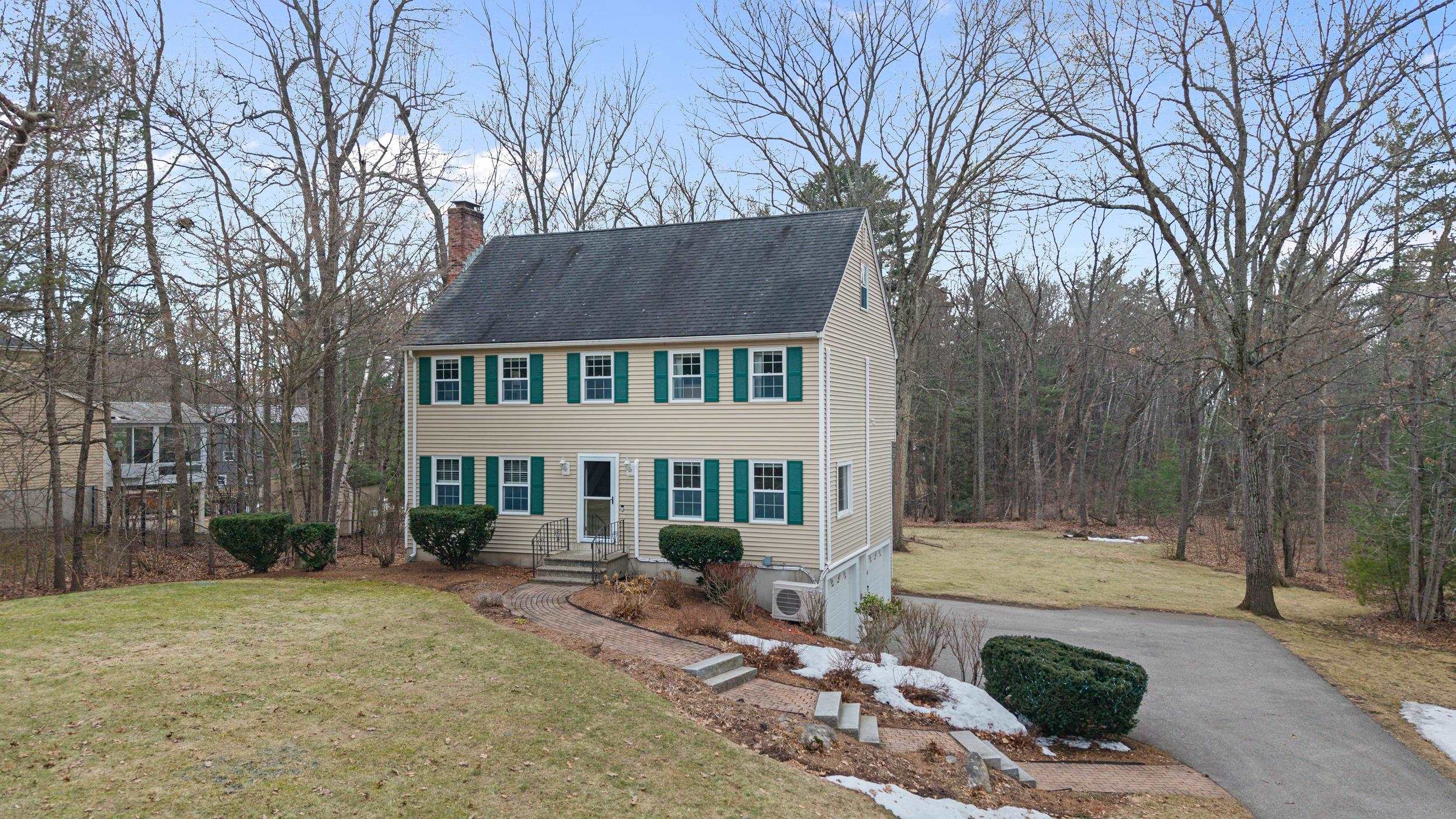 4 Donmac Dr, Derry, NH 03038