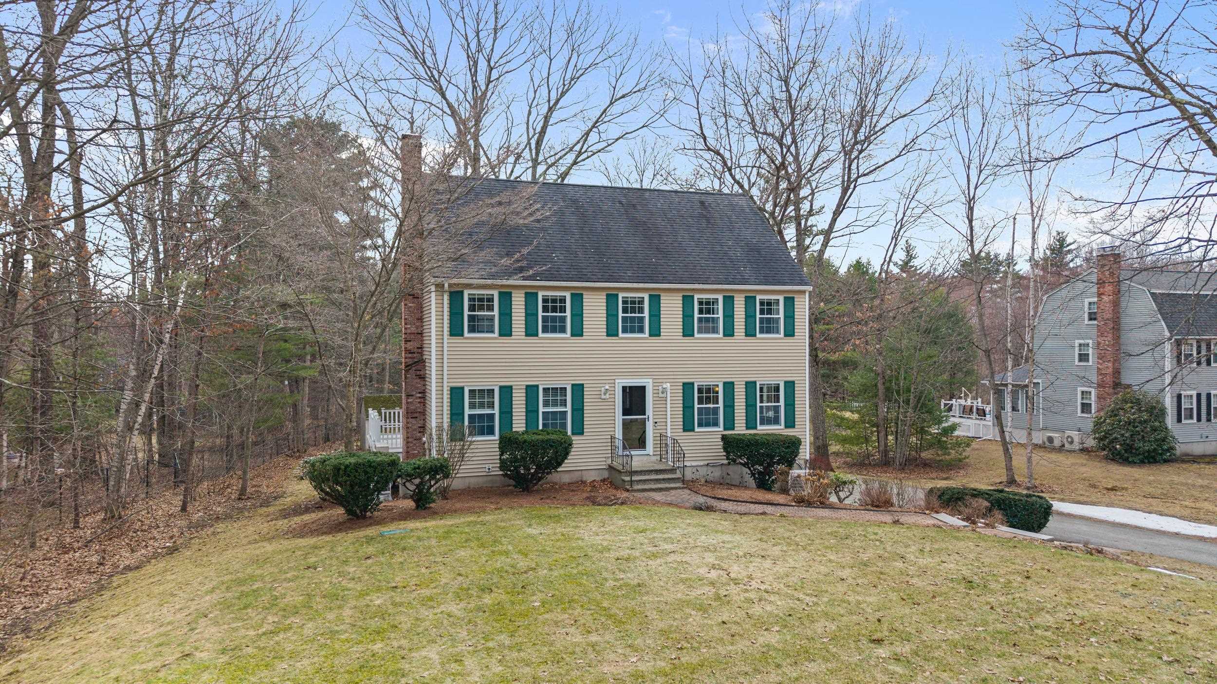 4 Donmac Dr, Derry, NH 03038