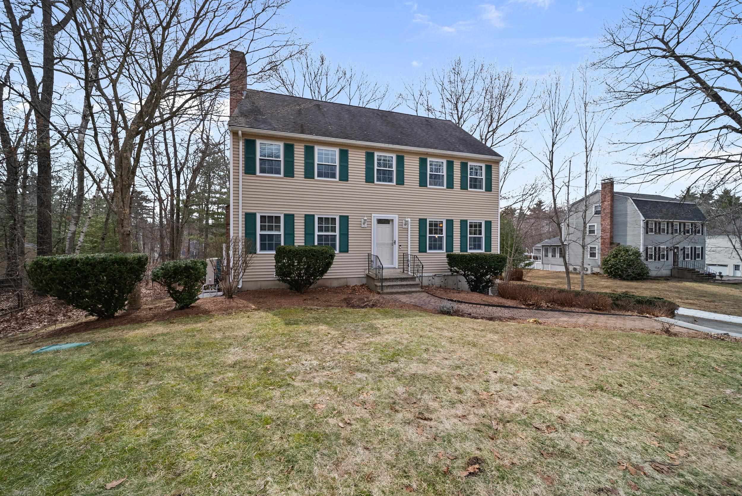 4 Donmac Dr, Derry, NH 03038