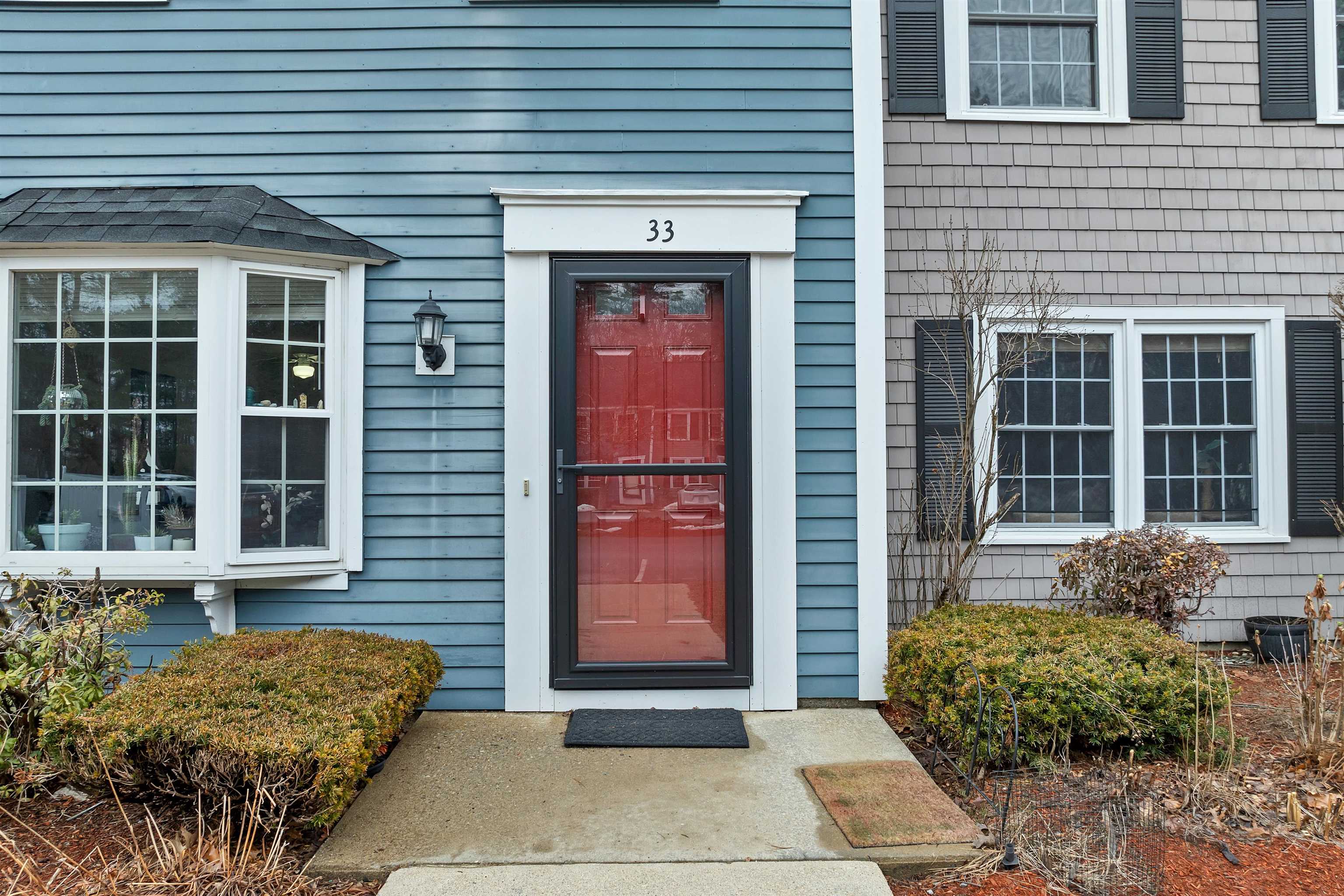 33 Donovan Ct, Merrimack, NH 03054