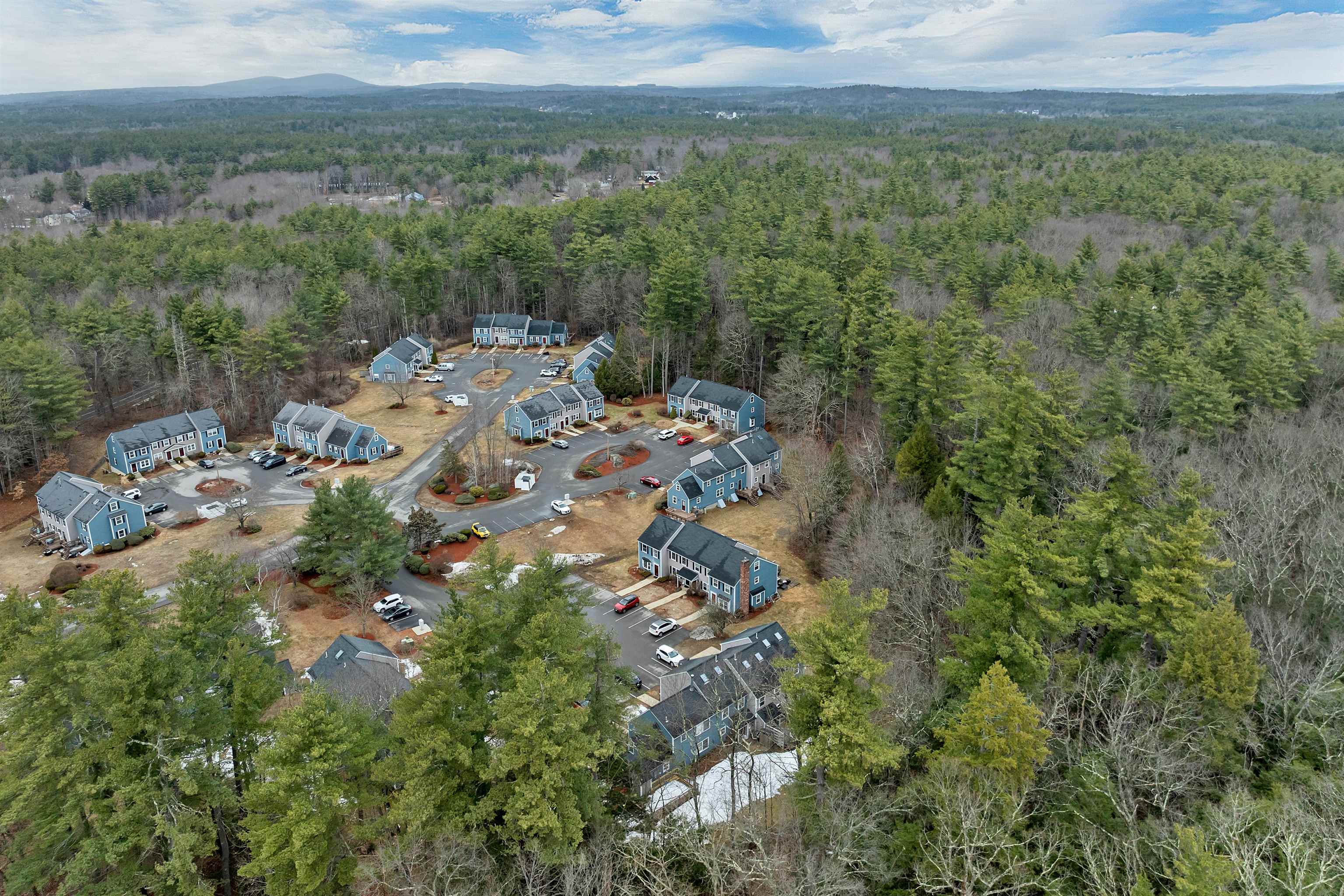 33 Donovan Ct, Merrimack, NH 03054