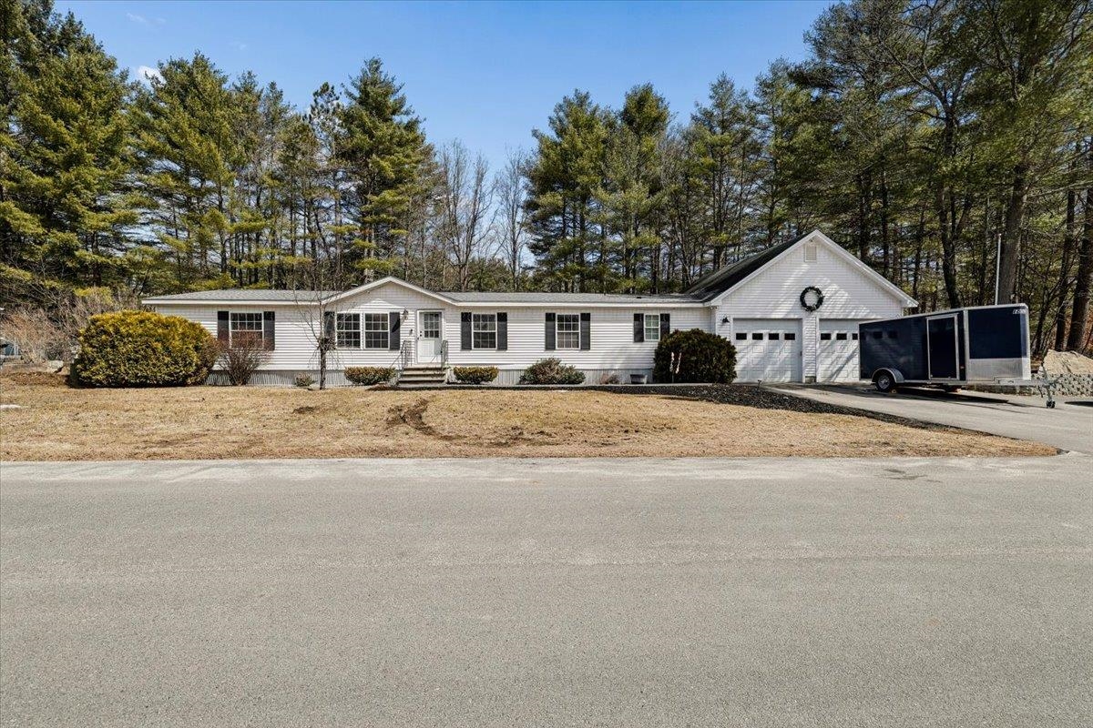 18 Stacey Dr, Hopkinton, NH 03229