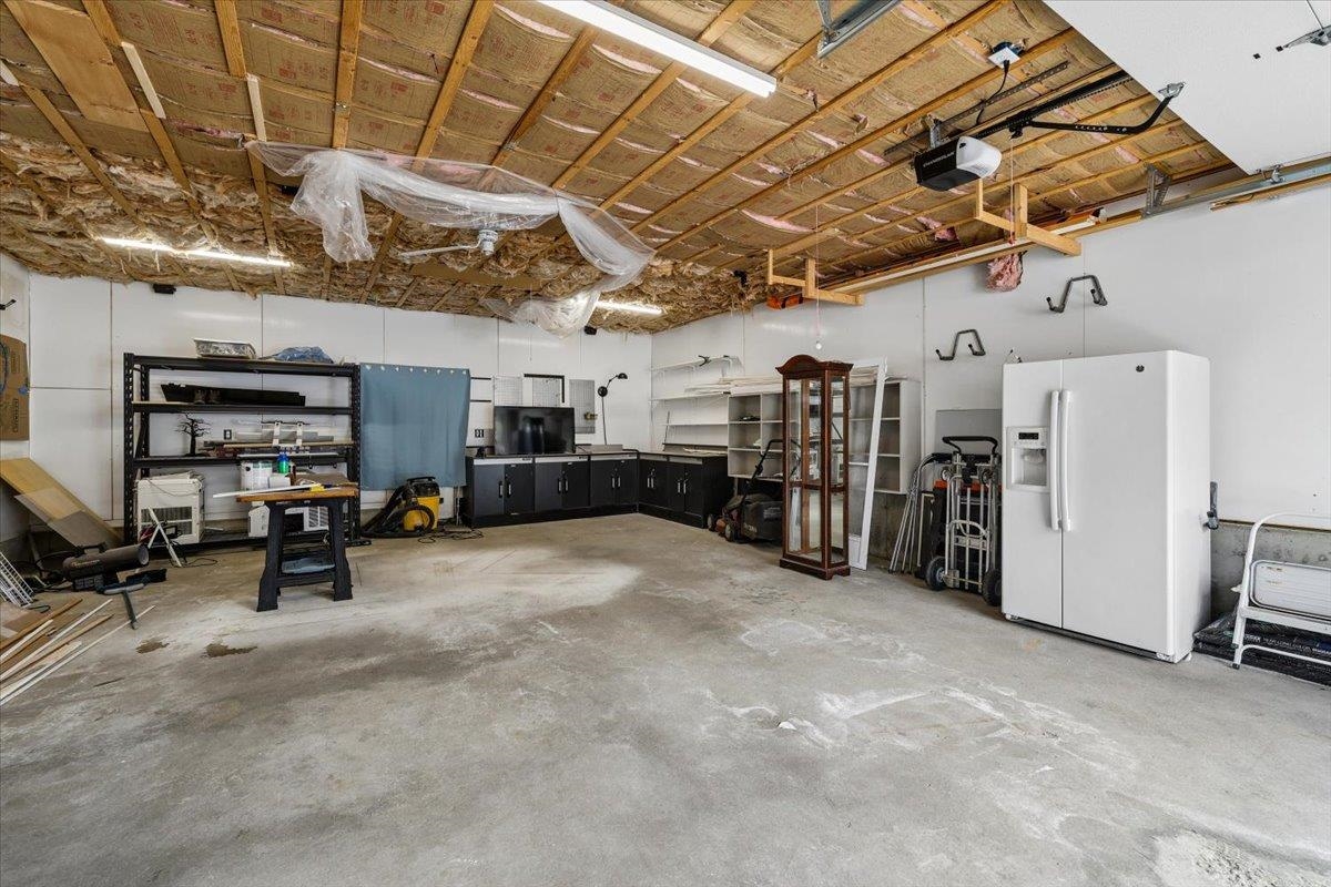 18 Stacey Dr, Hopkinton, NH 03229