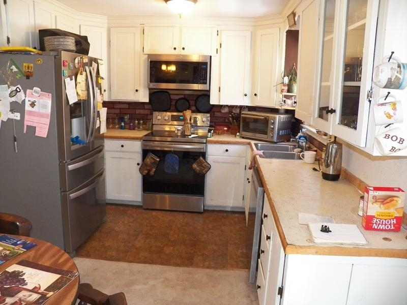 8 Blair Ave, Hillsborough, NH 03244