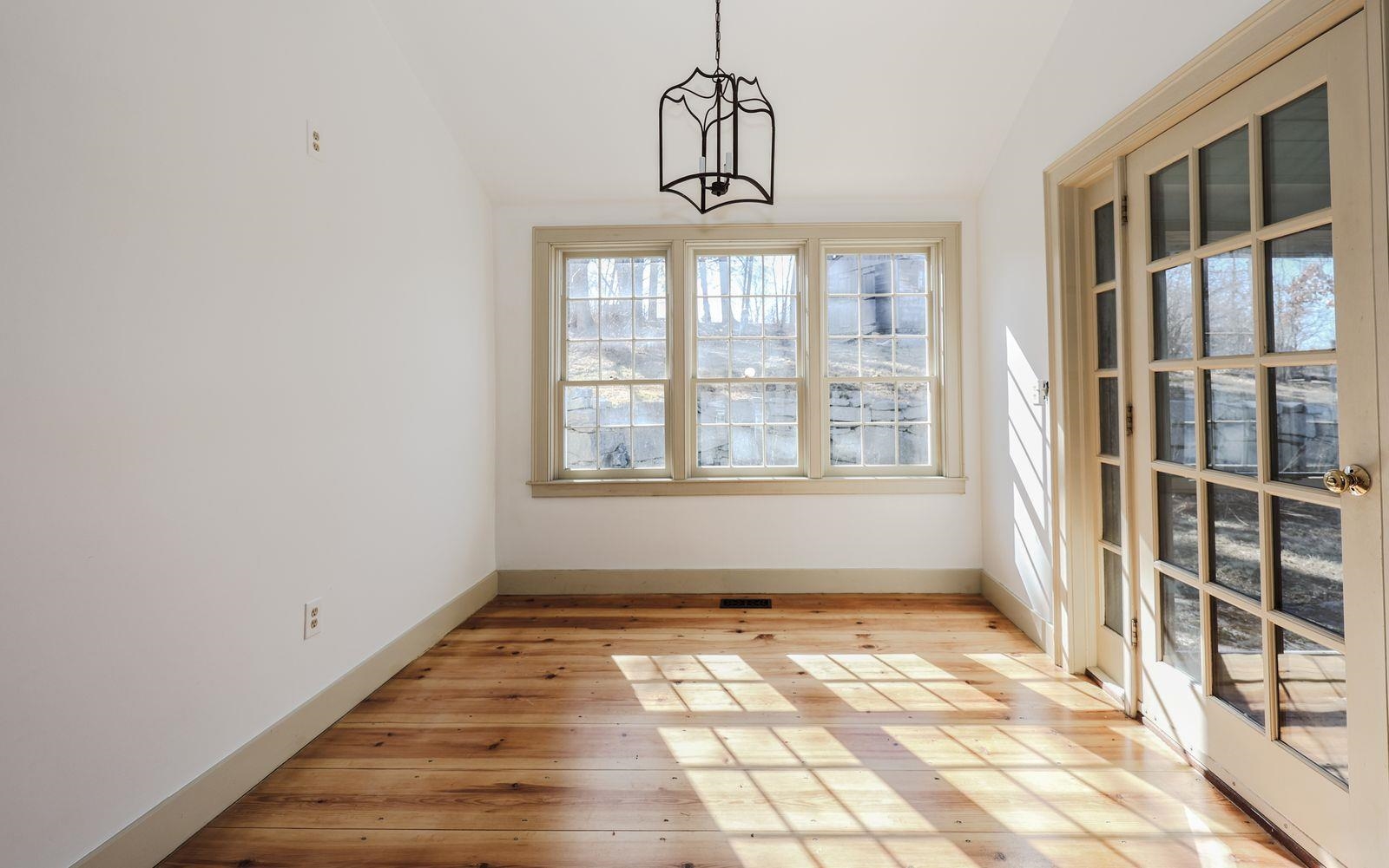 1 Cemetery Rd, New Boston, NH 03070