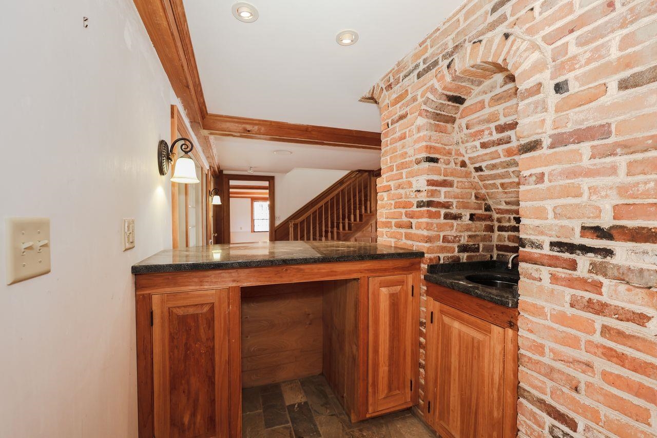 1 Cemetery Rd, New Boston, NH 03070