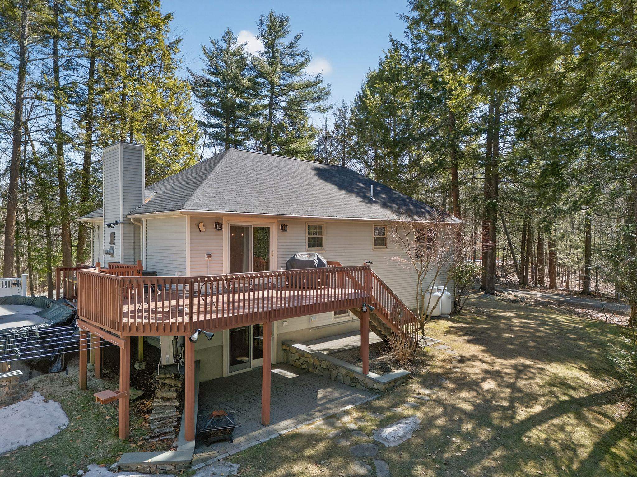 21 Spruce Ln, Dover, NH 03820