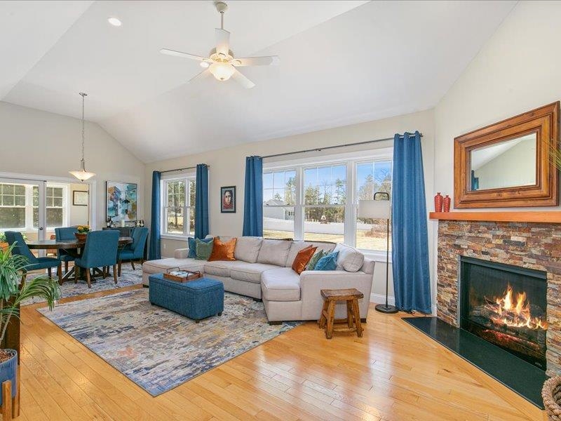 14 Tomasian Dr, Merrimack, NH 03054