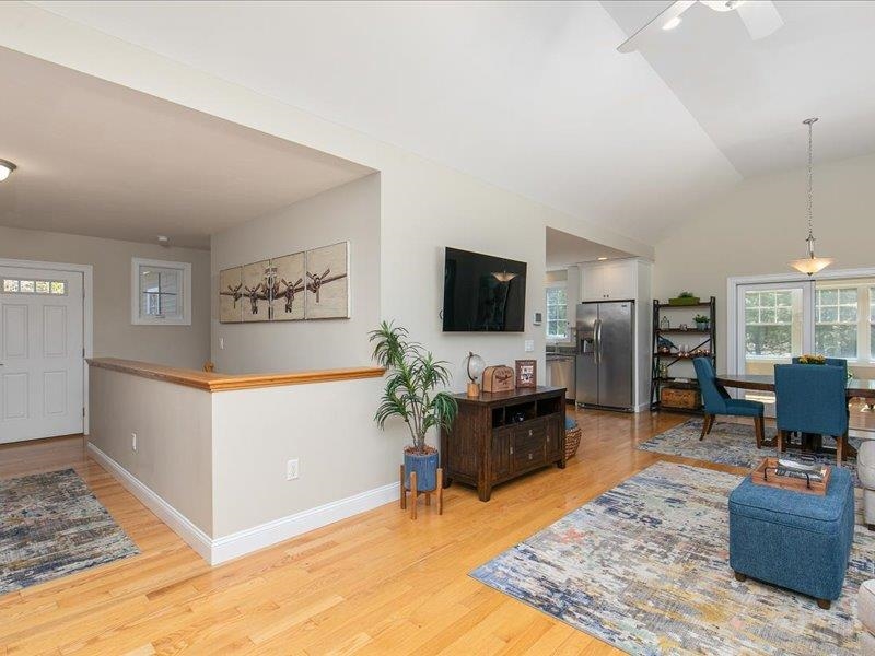 14 Tomasian Dr, Merrimack, NH 03054