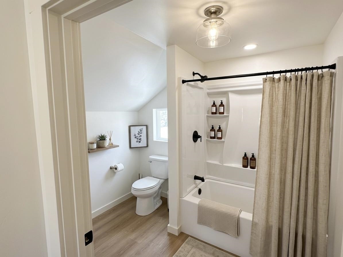 82 Howard St, Winchester, NH 03470