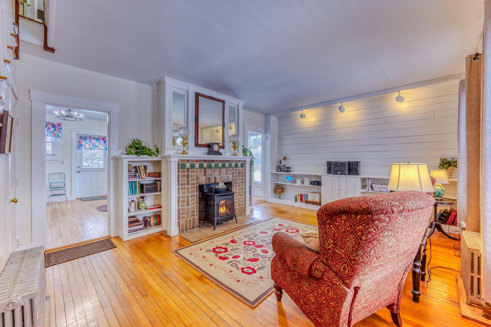 33 Hillview Ter, Littleton, NH 03561