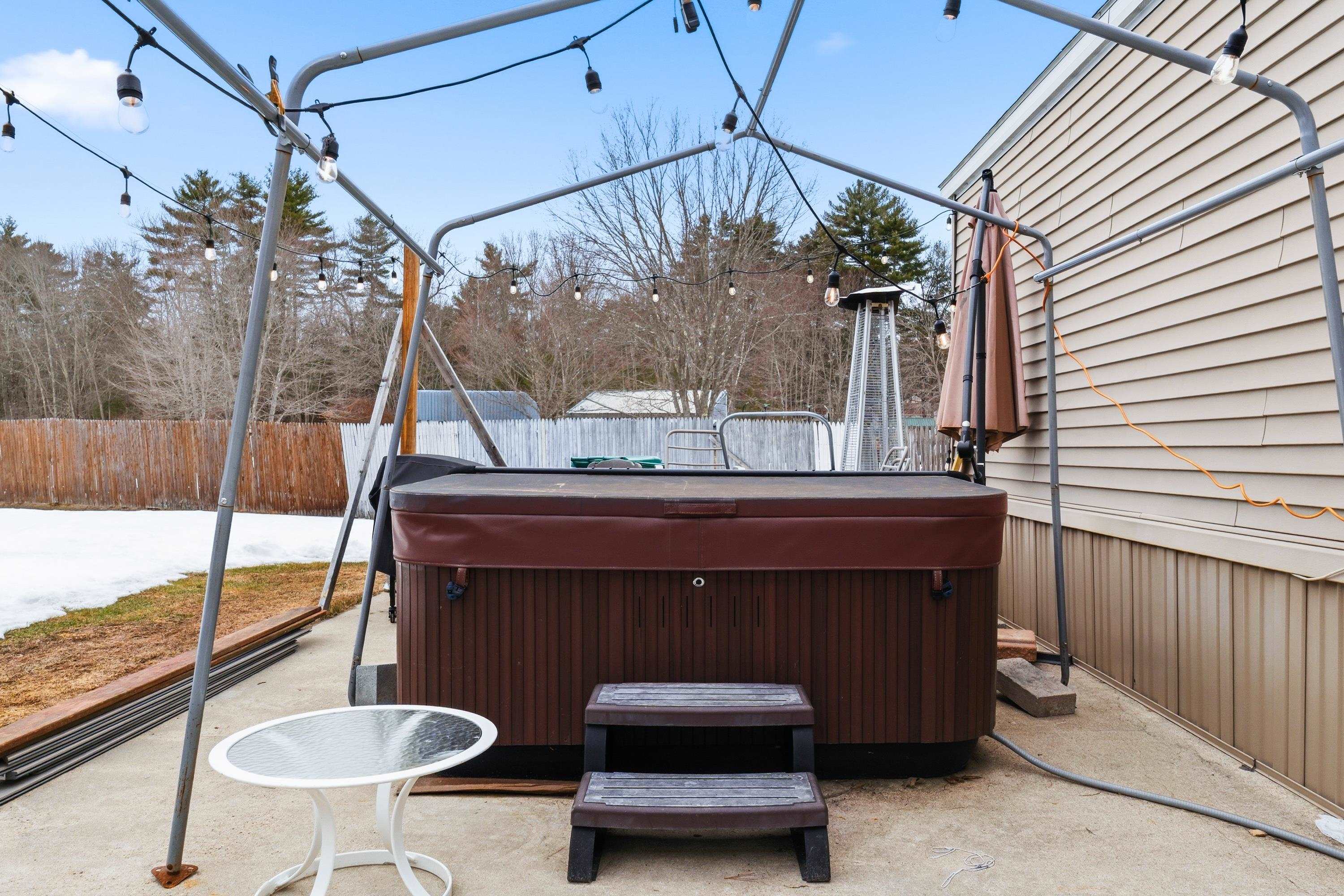 129 Salmon Falls Rd, Rochester, NH 03868