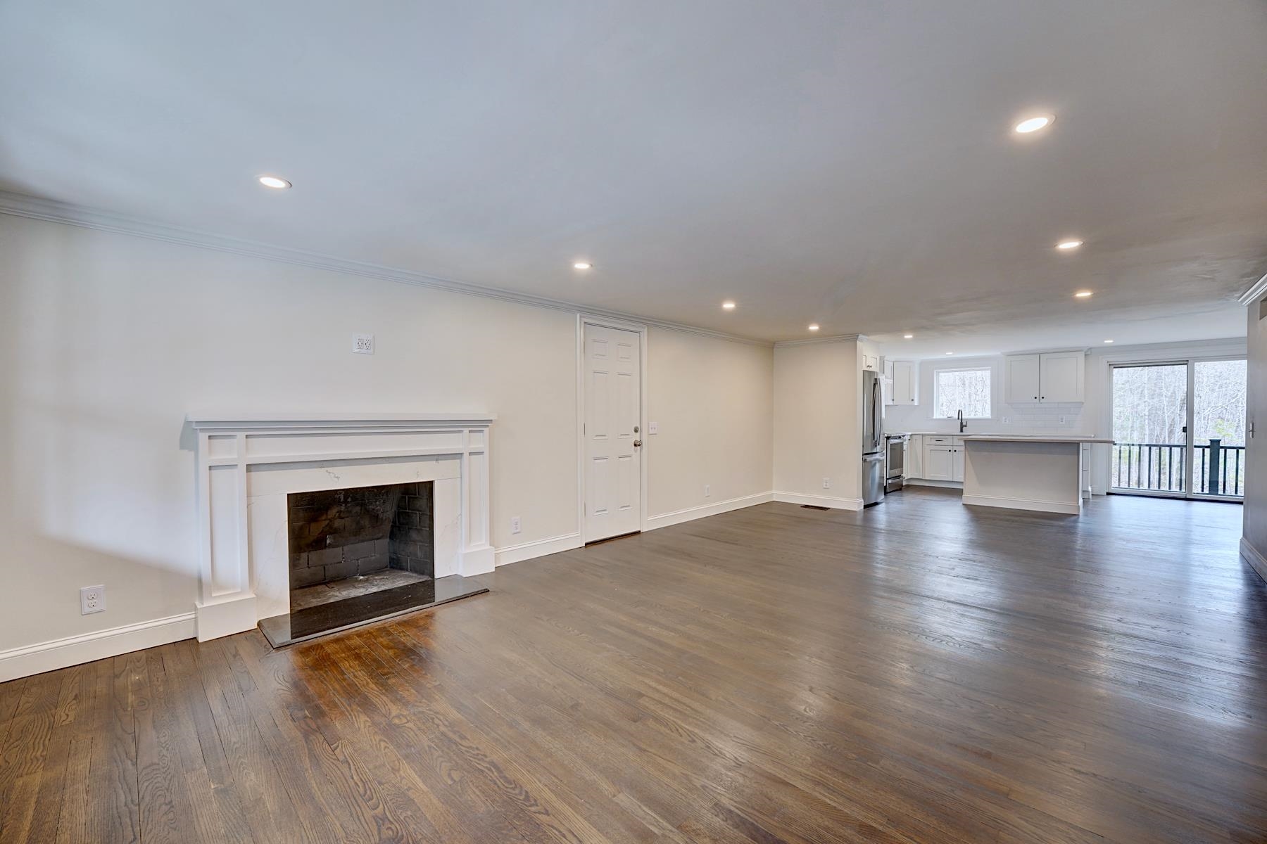 137 Walker Bungalow Rd, Portsmouth, NH 03801