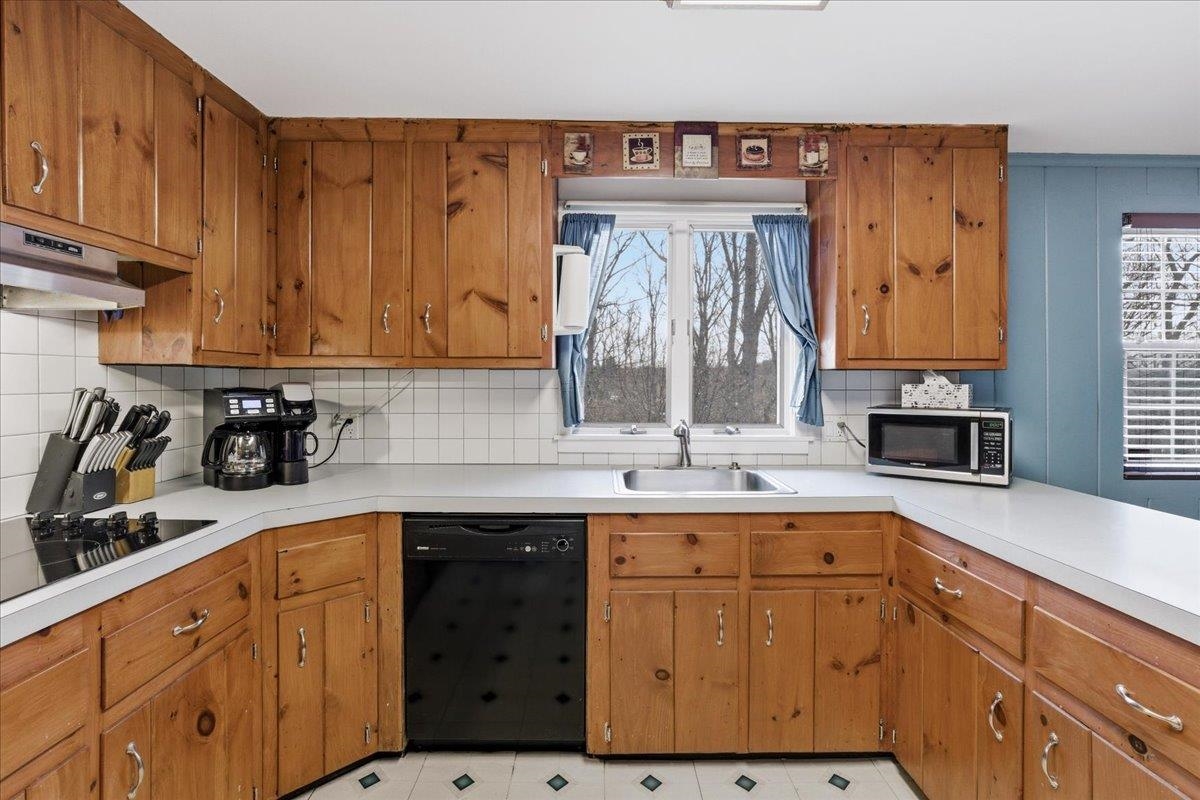 113 Comeau St, Manchester, NH 03102